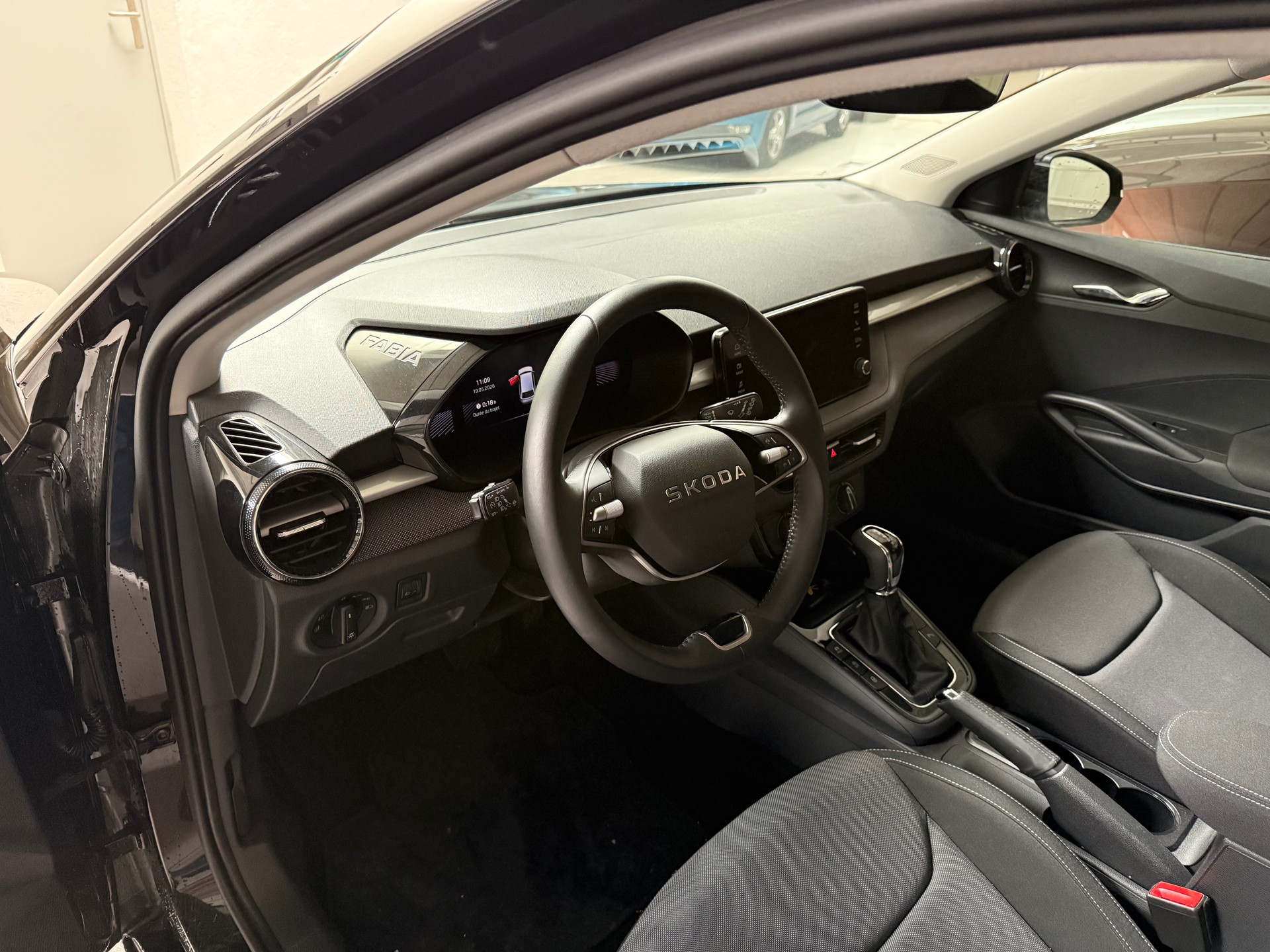 SKODA Fabia 1.0 TSI Dynamic DSG-image-11
