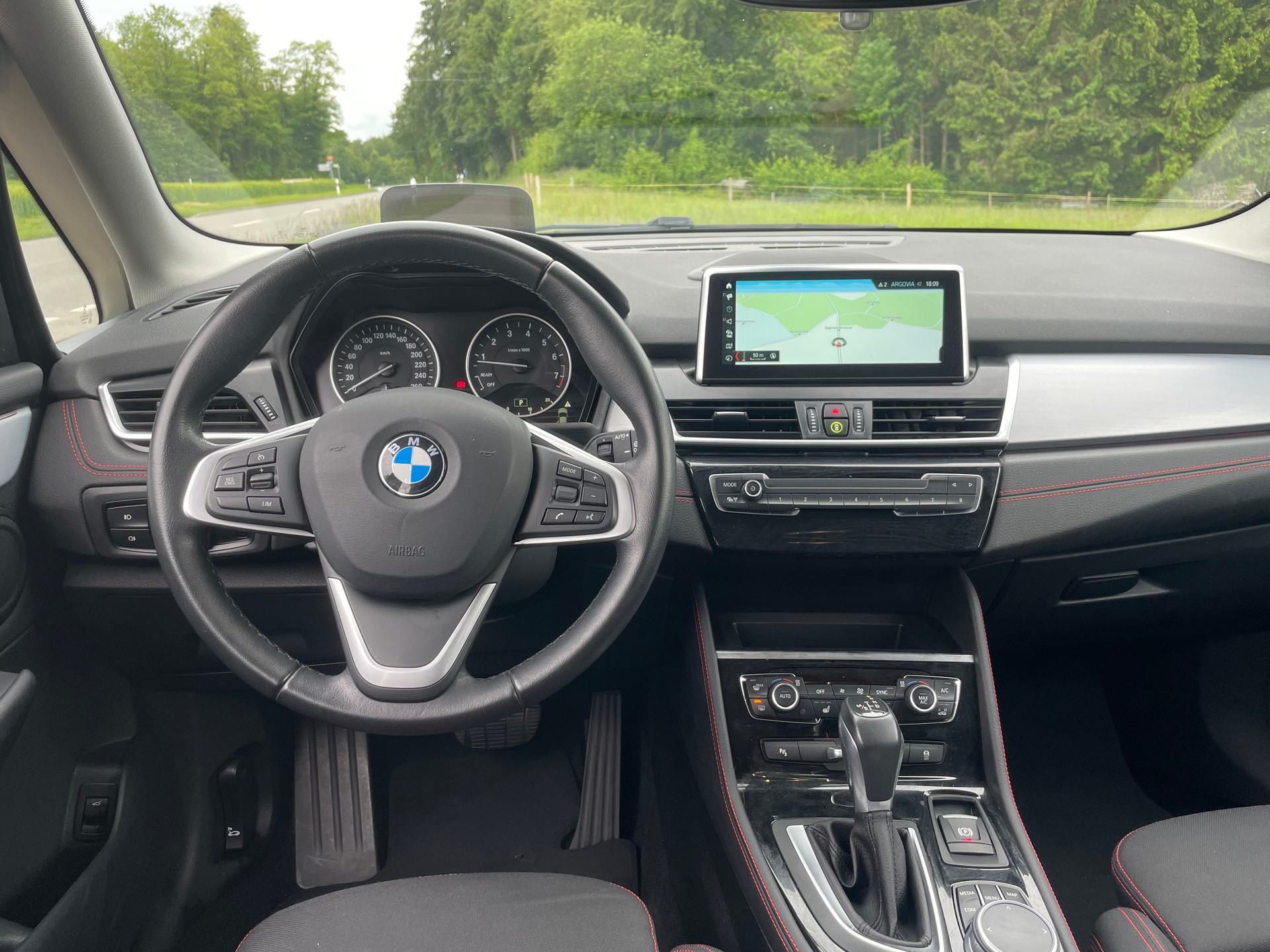 BMW 225i xDrive Active Tourer Sport Line Steptronic-image-7