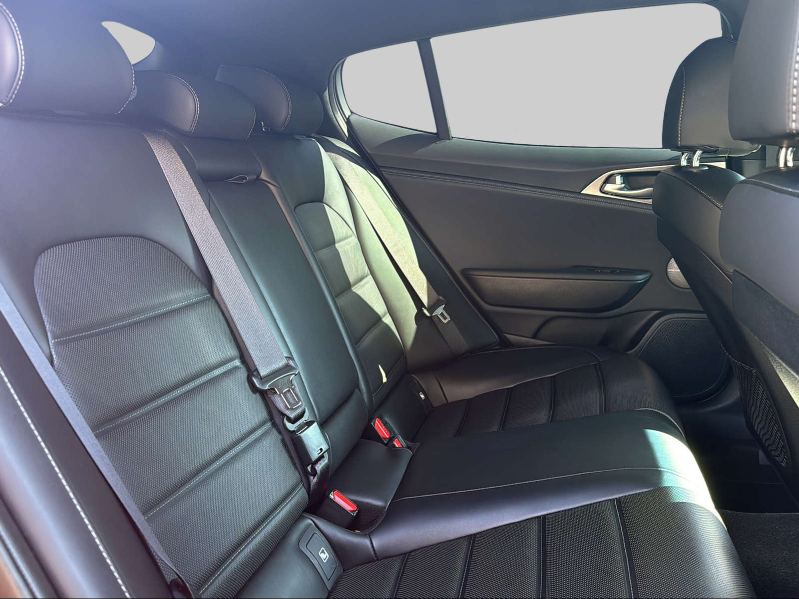 KIA Stinger 3.3 T-GDi GT Automat AWD-image-14
