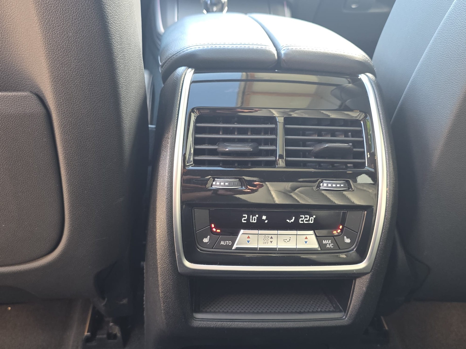 BMW X5 xDrive 48V 30d M Sport ** BLACK EDITION - ASSIZENT PAKET -PANORMA - DISZANSCHEIBEN -FRONT LIPPE - SOFT LOSE - ADAPRIVE LED **-image-16