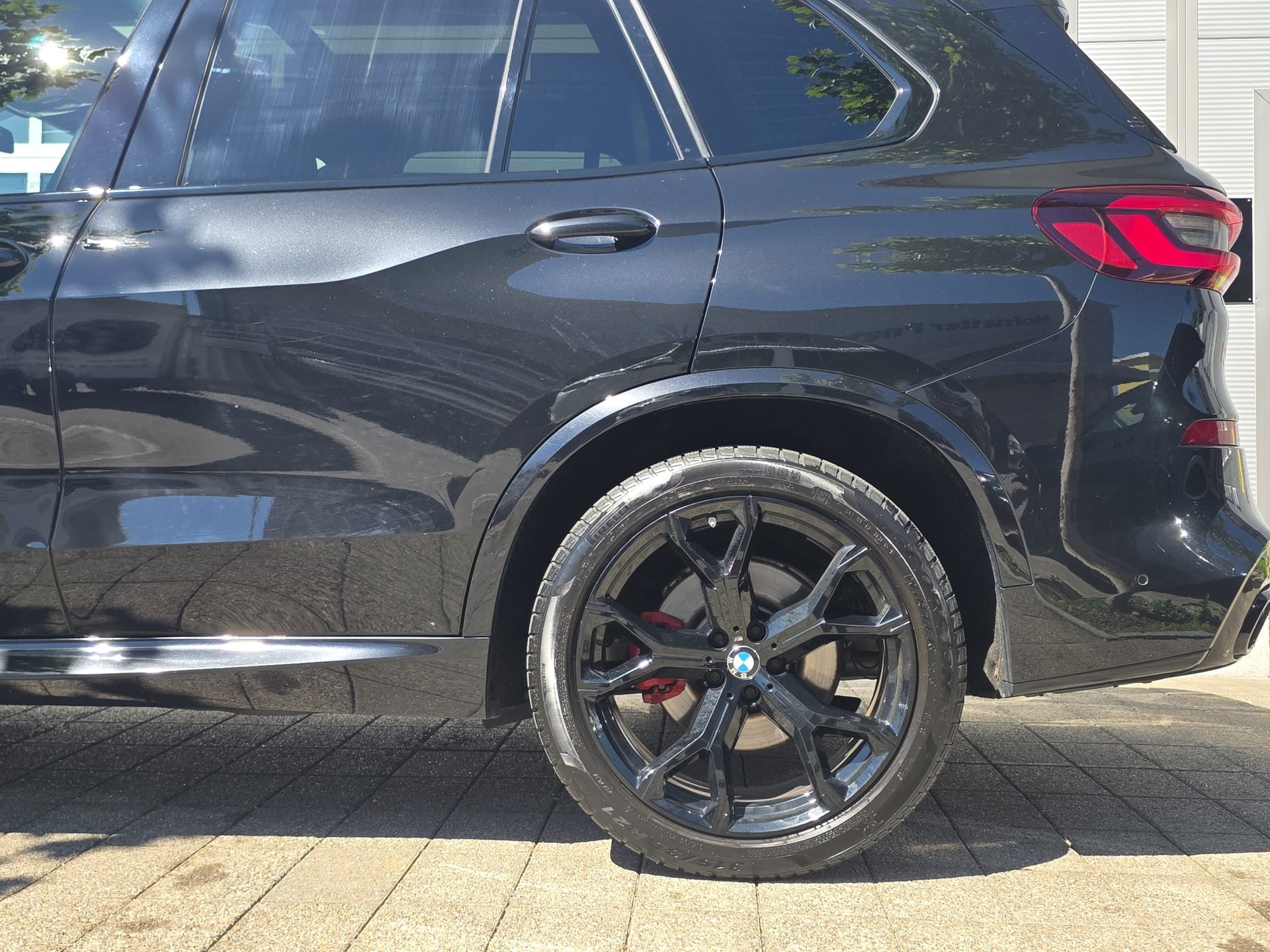 BMW X5 xDrive 48V 30d M Sport ** BLACK EDITION - ASSIZENT PAKET -PANORMA - DISZANSCHEIBEN -FRONT LIPPE - SOFT LOSE - ADAPRIVE LED **-image-5