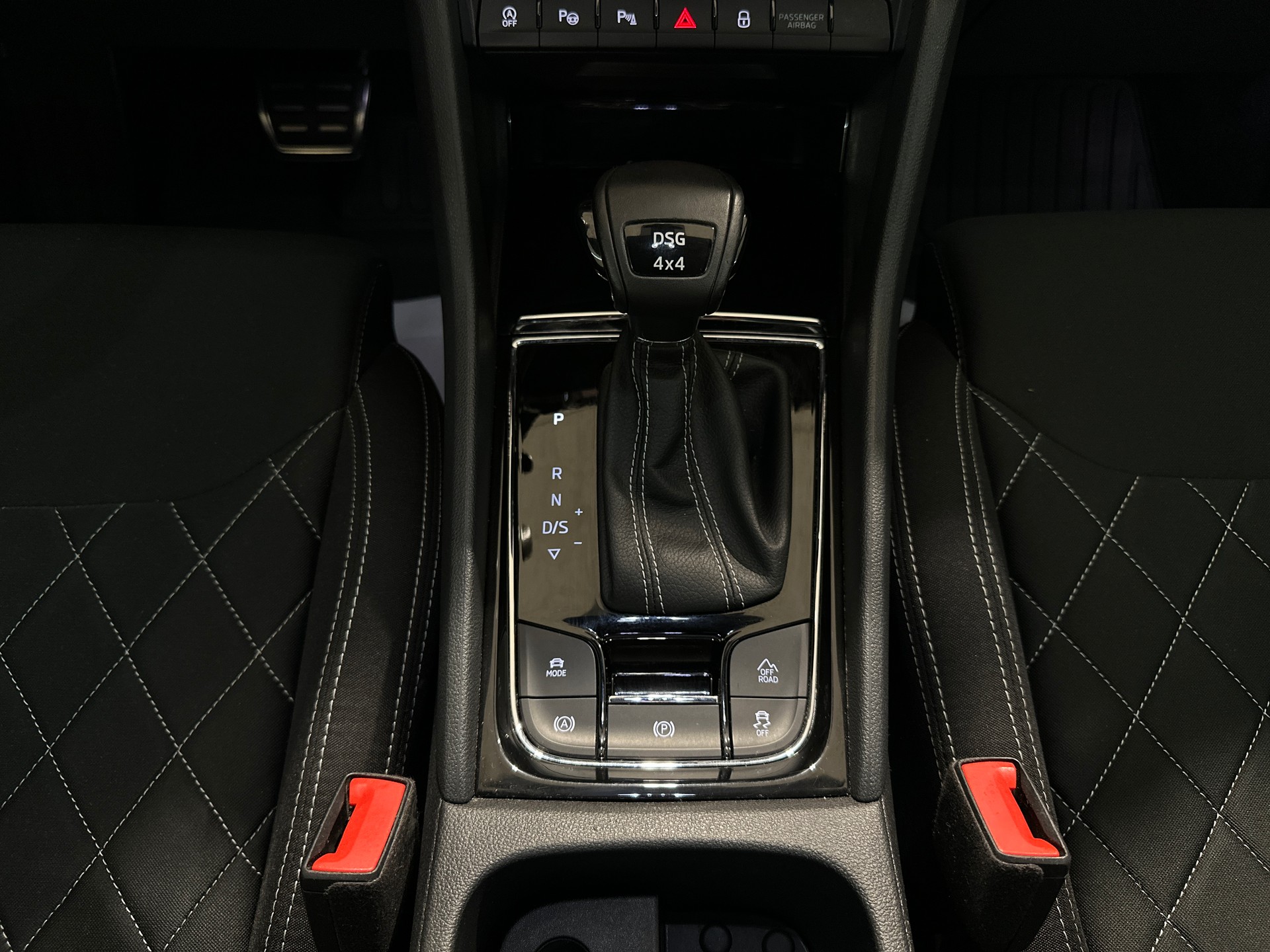 SKODA Karoq 2.0 TSI SportLine 4x4 DSG-image-18