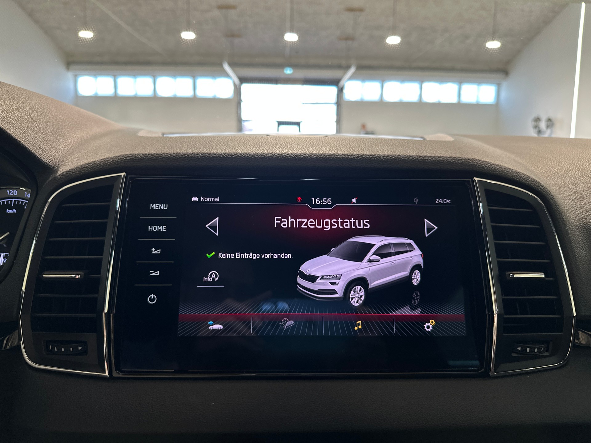 SKODA Karoq 2.0 TSI SportLine 4x4 DSG-image-16
