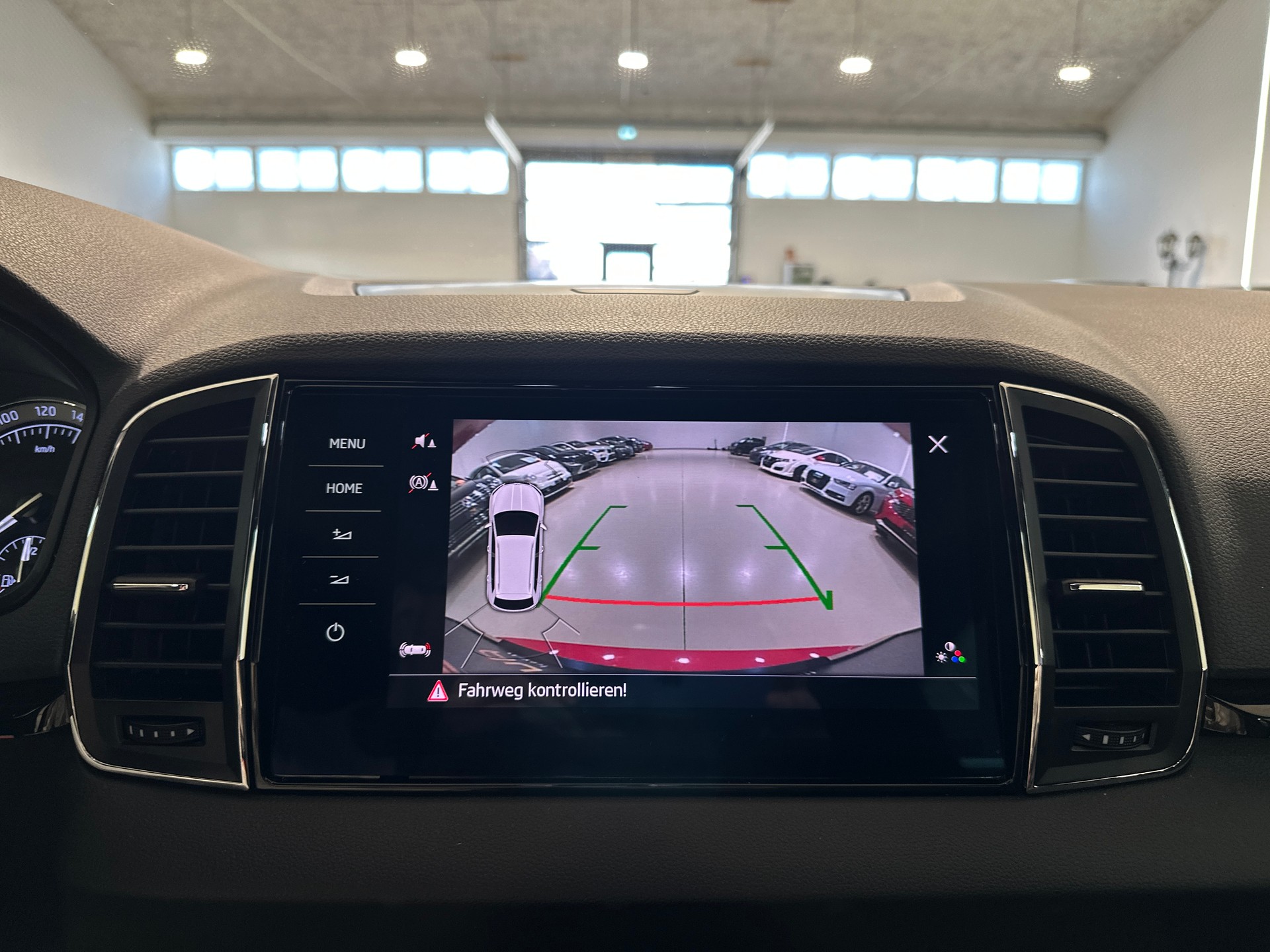 SKODA Karoq 2.0 TSI SportLine 4x4 DSG-image-15