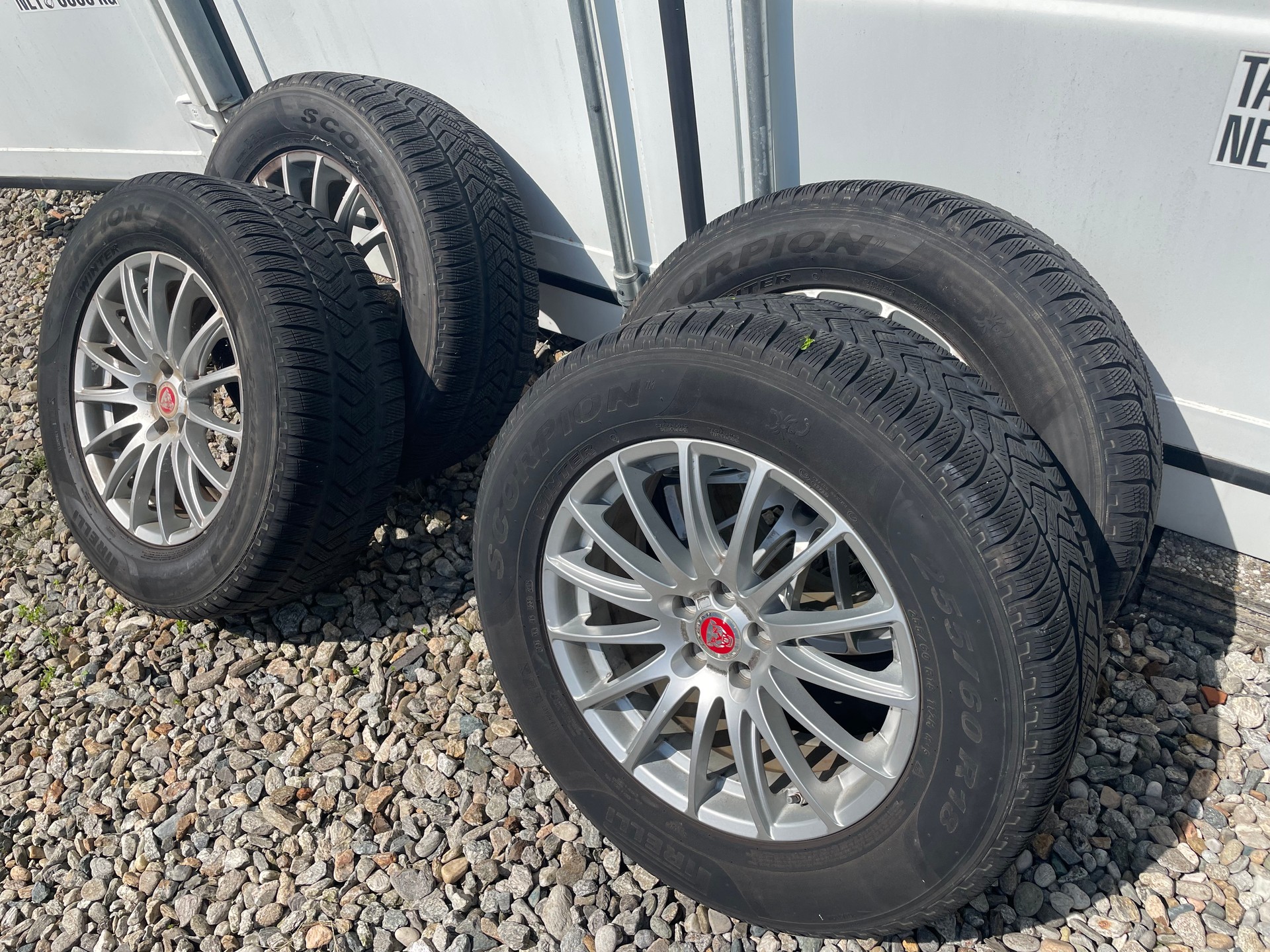 JAGUAR F-Pace 25t 2.0 R-Sport AWD Automatik-image-14