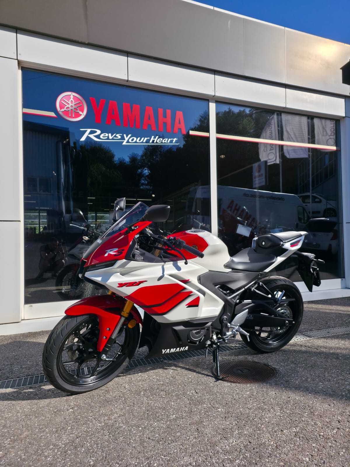 YAMAHA YZF-R3 70TH ANNIVERSAIRE