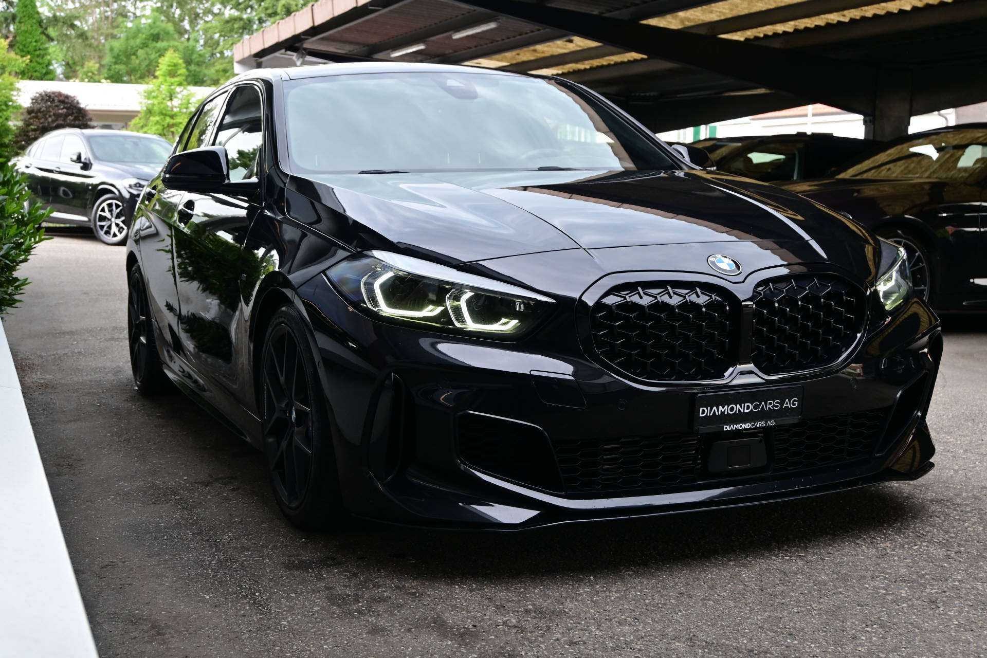 BMW M135i xDrive **M-Performance**-showroom-element-2