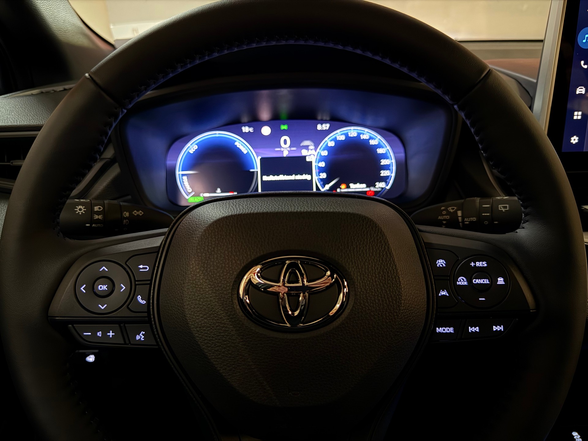 TOYOTA Corolla Cross 1.8 Comfort e-CVT-image-26