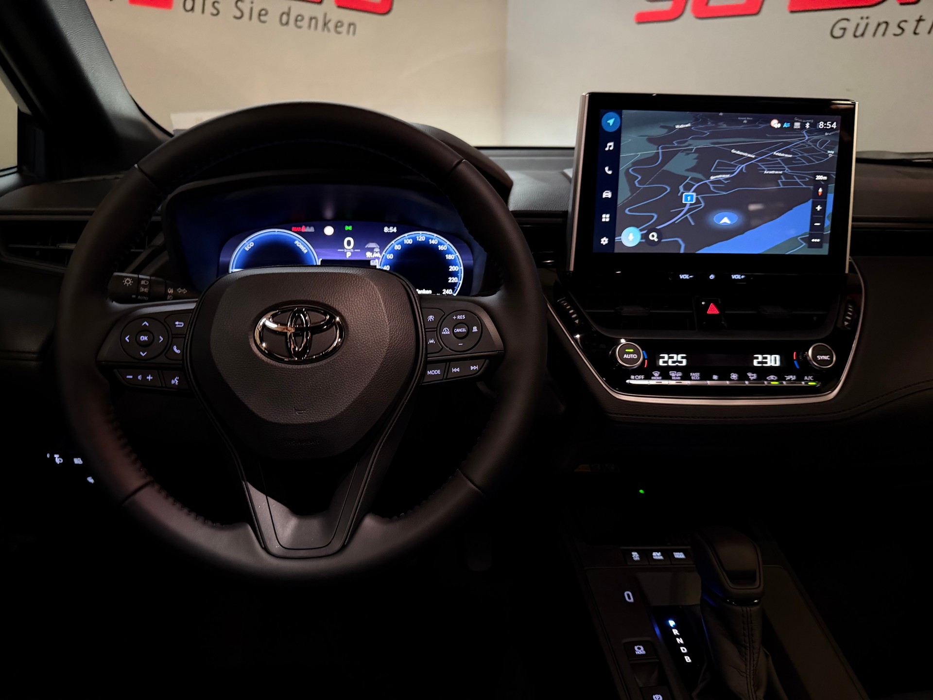 TOYOTA Corolla Cross 1.8 Comfort e-CVT-image-15