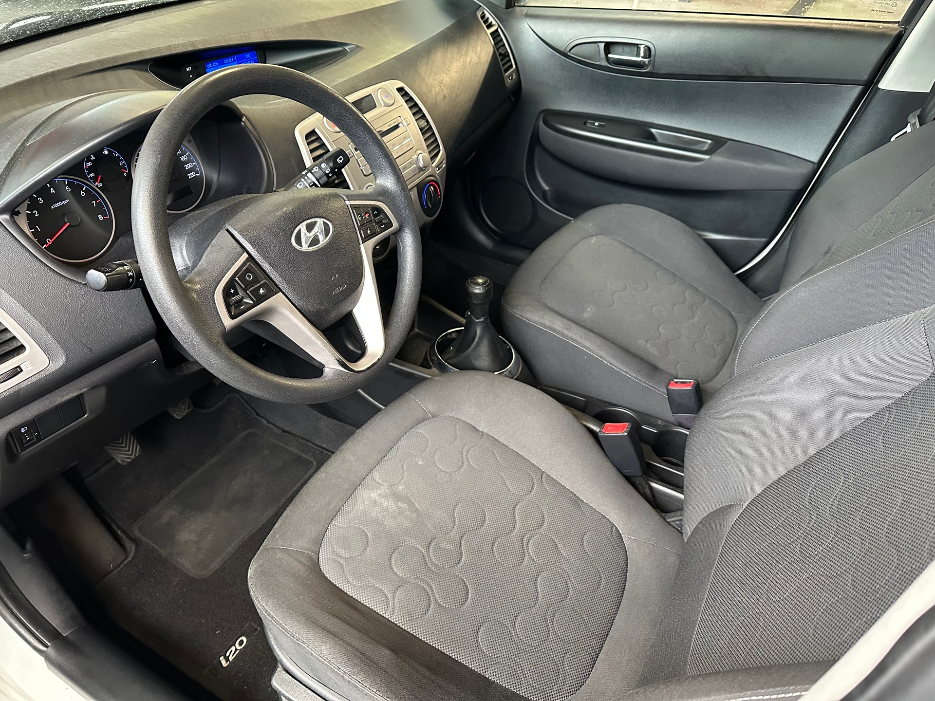 HYUNDAI i20 1.2 Comfort-image-8