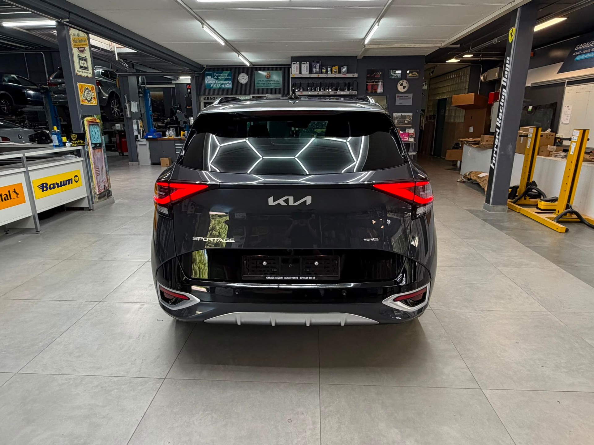 KIA Sportage 1.6T-GDi PHEV GT-Line 4x4 A-image-3