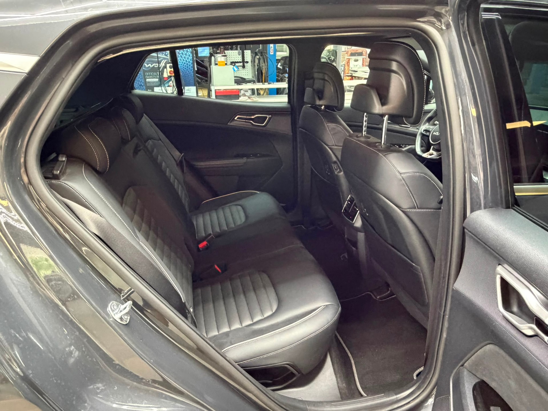 KIA Sportage 1.6T-GDi PHEV GT-Line 4x4 A-image-9