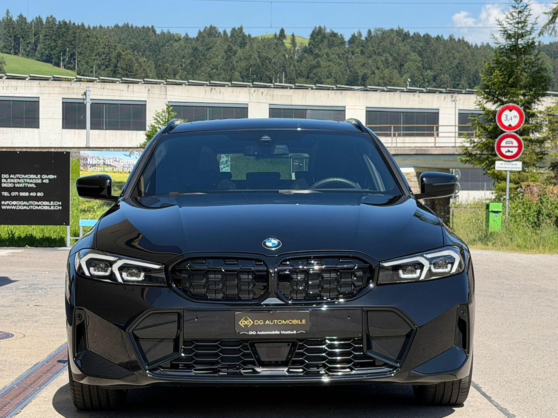 BMW 330i Touring xDrive Steptronic M Sport *Elektr. Anhängerkupplung**Panoramadach**Shadow-Line**Live Cockpit**245PS**Modell 2025*-showroom-element-2