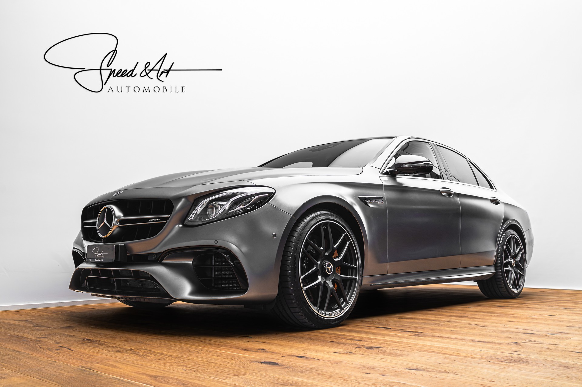 MERCEDES-BENZ E 63 AMG S 4Matic Speedshift MCT | OHNE OPF | CARBON PAKET 1&2| MAGNO GRAU-showroom-element-1