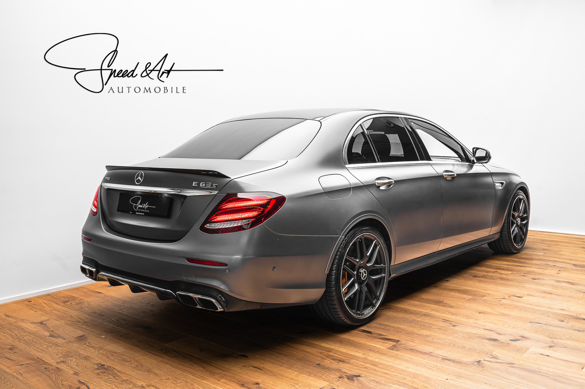 MERCEDES-BENZ E 63 AMG S 4Matic Speedshift MCT | OHNE OPF | CARBON PAKET 1&2| MAGNO GRAU-showroom-element-3
