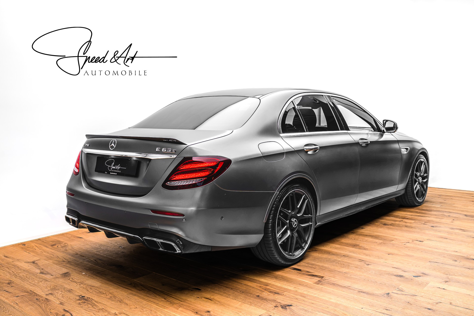 MERCEDES-BENZ E 63 AMG S 4Matic Speedshift MCT | OHNE OPF | CARBON PAKET 1&2| MAGNO GRAU-showroom-element-3