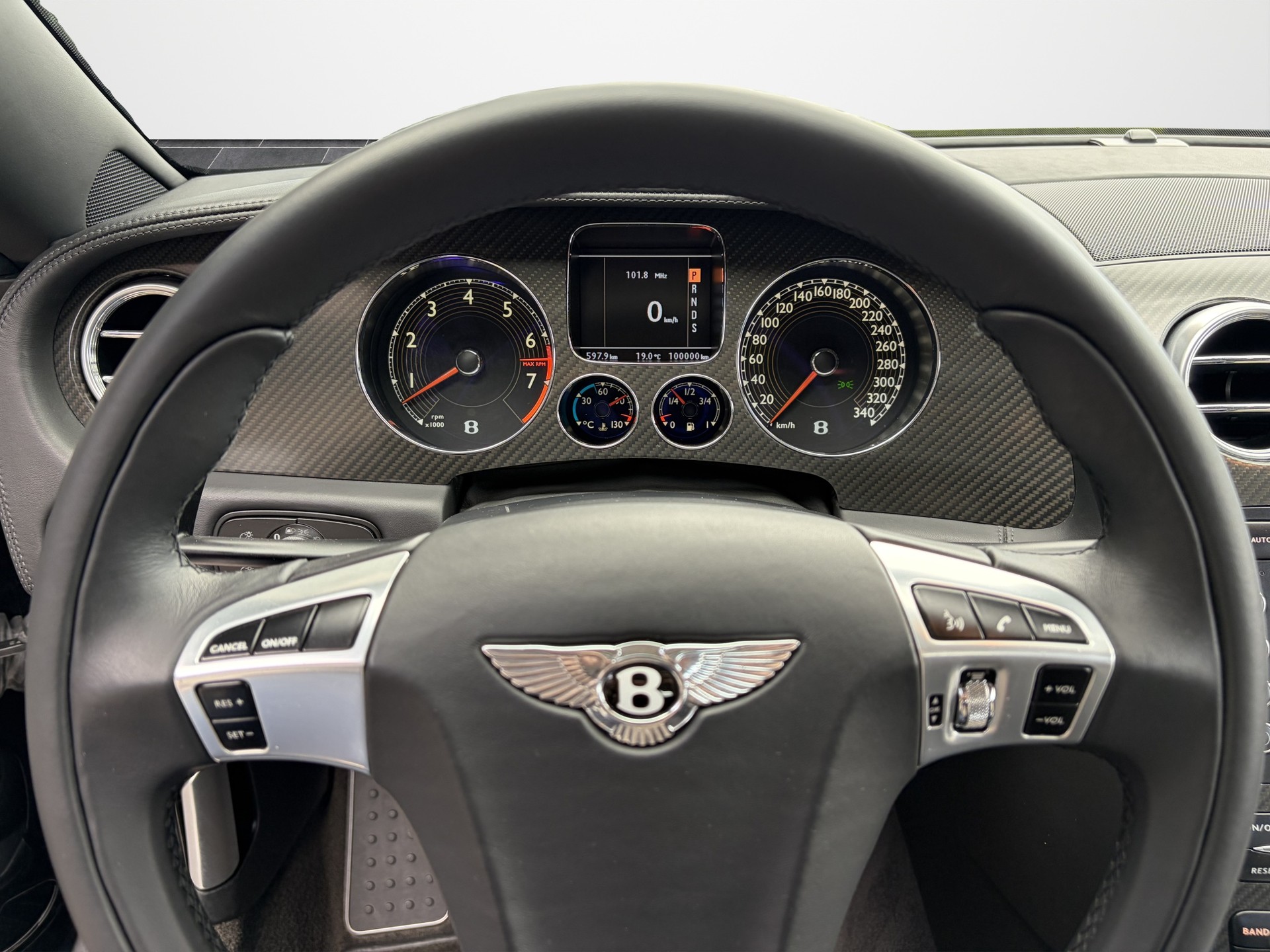 BENTLEY Continental Supersports Convertible 6.0-image-10
