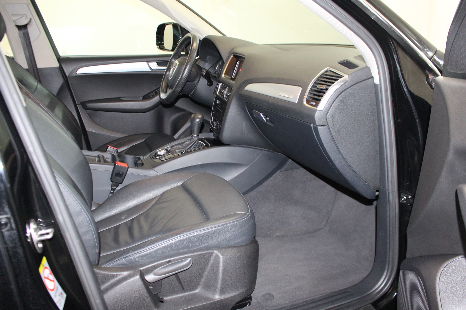 AUDI Q5 2.0 TDI quattro S-Tronic-image-10