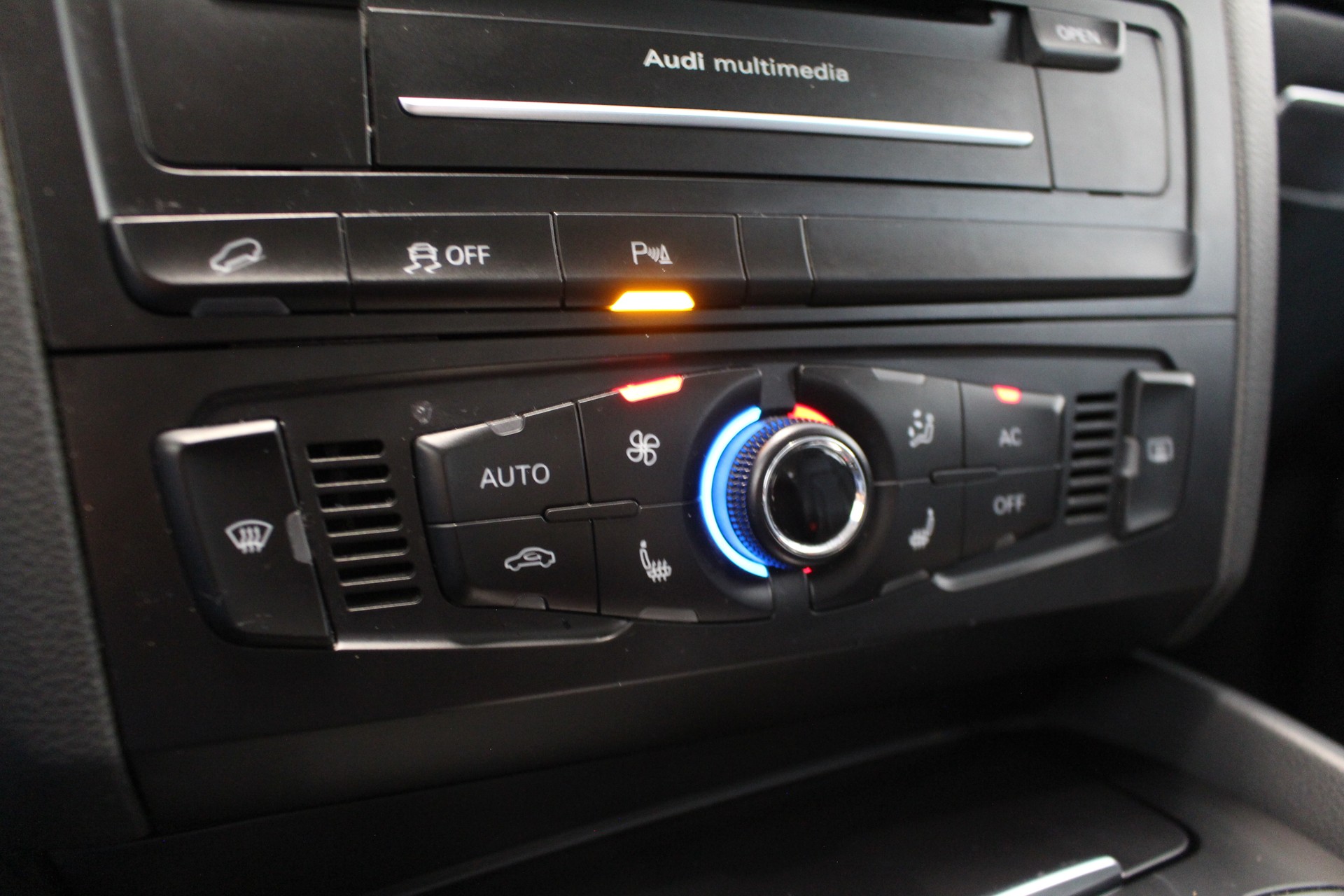 AUDI Q5 2.0 TDI quattro S-Tronic-image-19