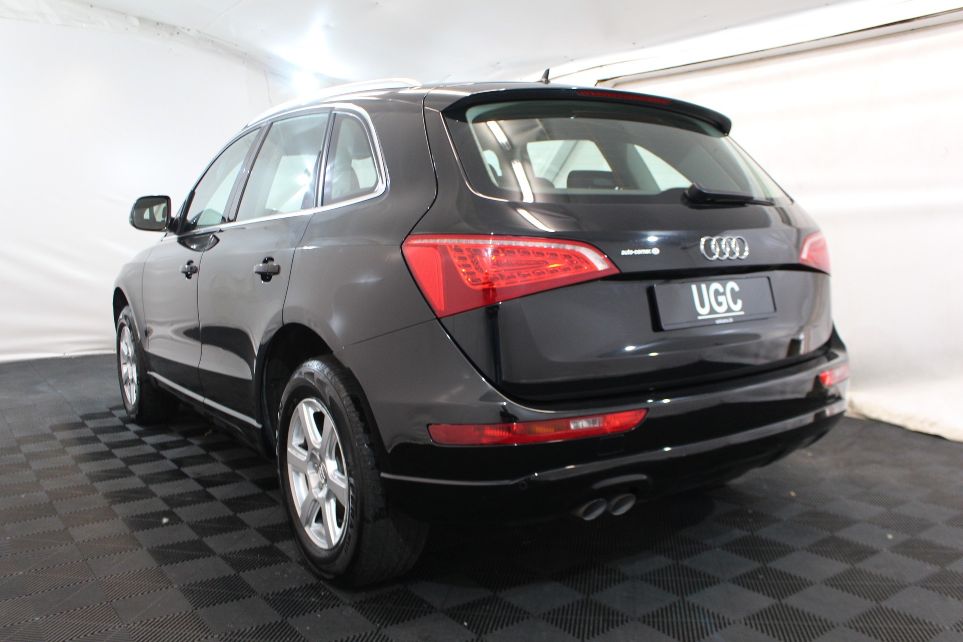 AUDI Q5 2.0 TDI quattro S-Tronic-showroom-element-3