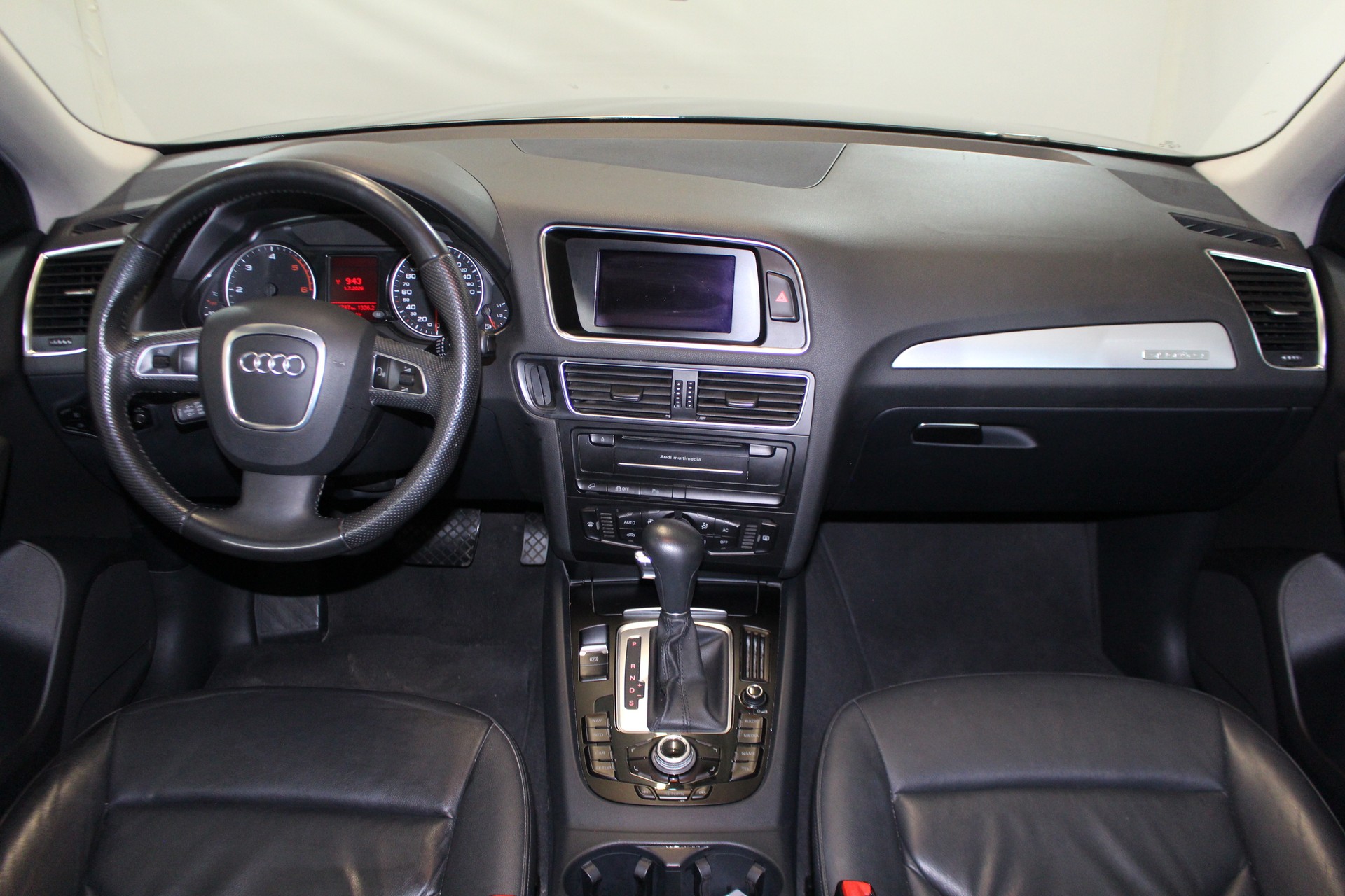 AUDI Q5 2.0 TDI quattro S-Tronic-image-12