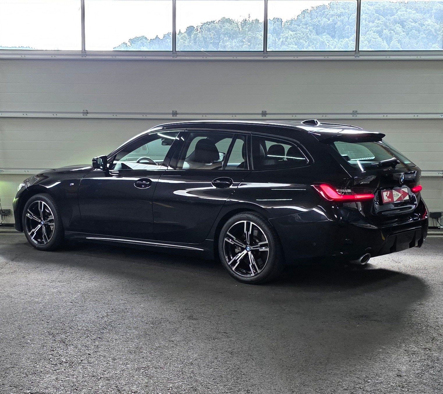 BMW 330i Touring xDrive Steptronic M Sport *Geschwindigkeitsassistent*Sitzheizung*CarPlay&AndroidAuto*Ambientebeleuchtung*-showroom-element-2