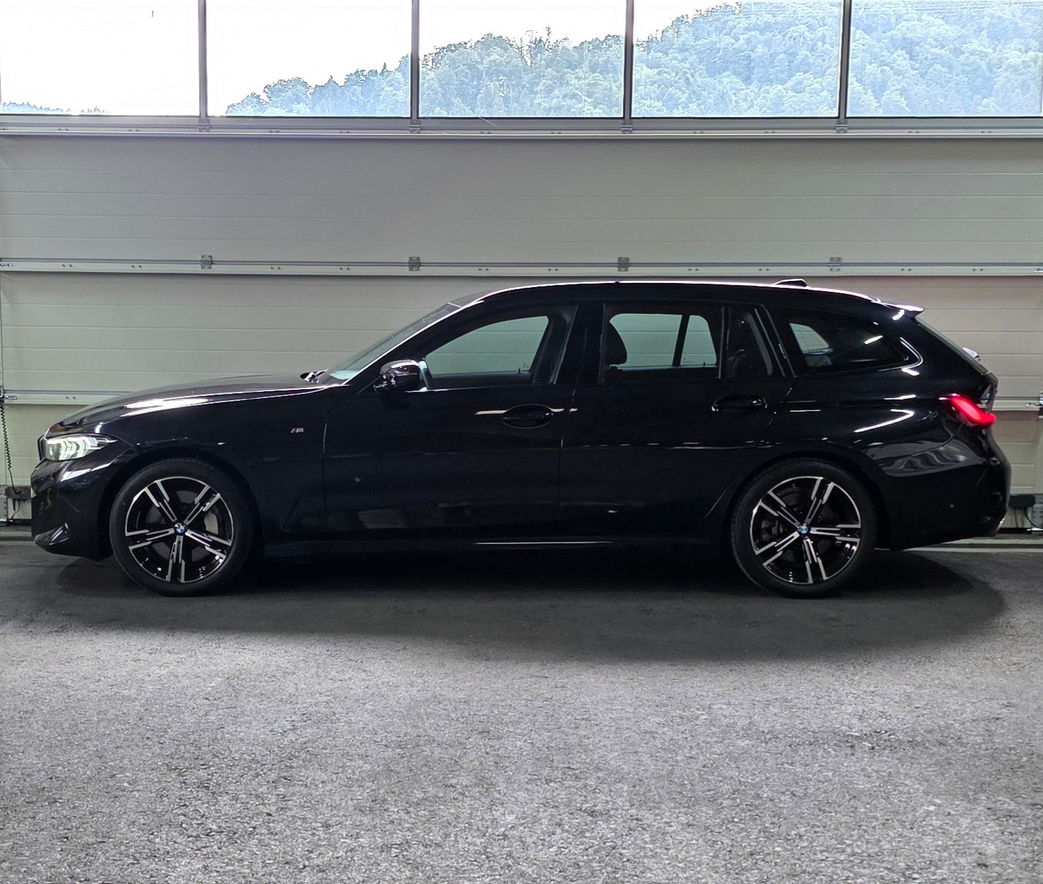 BMW 330i Touring xDrive Steptronic M Sport *Geschwindigkeitsassistent*Sitzheizung*CarPlay&AndroidAuto*Ambientebeleuchtung*-showroom-element-1