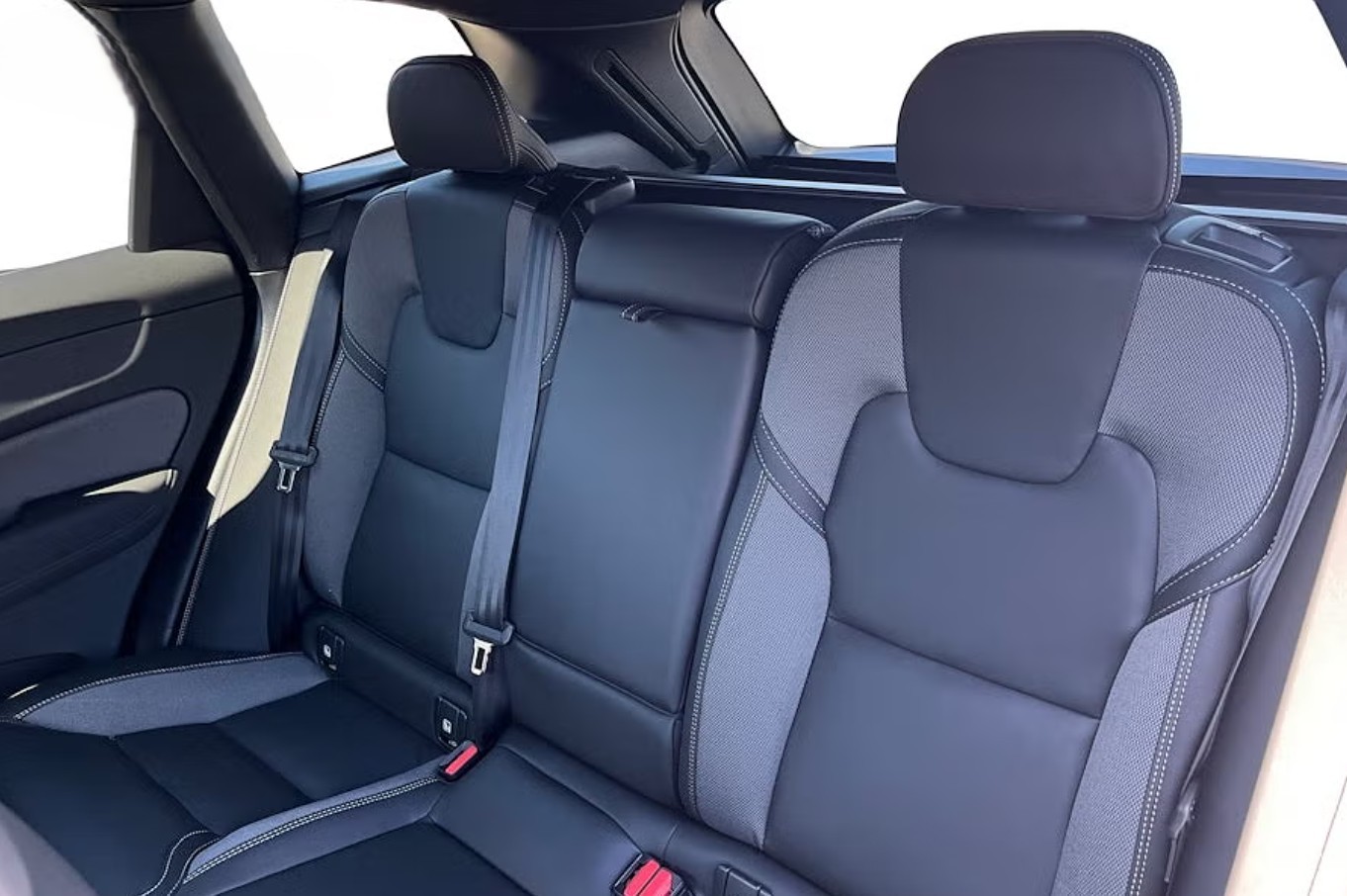 VOLVO XC60 T6 eAWD PluginHybrid Plus Dark Geartronic-image-13