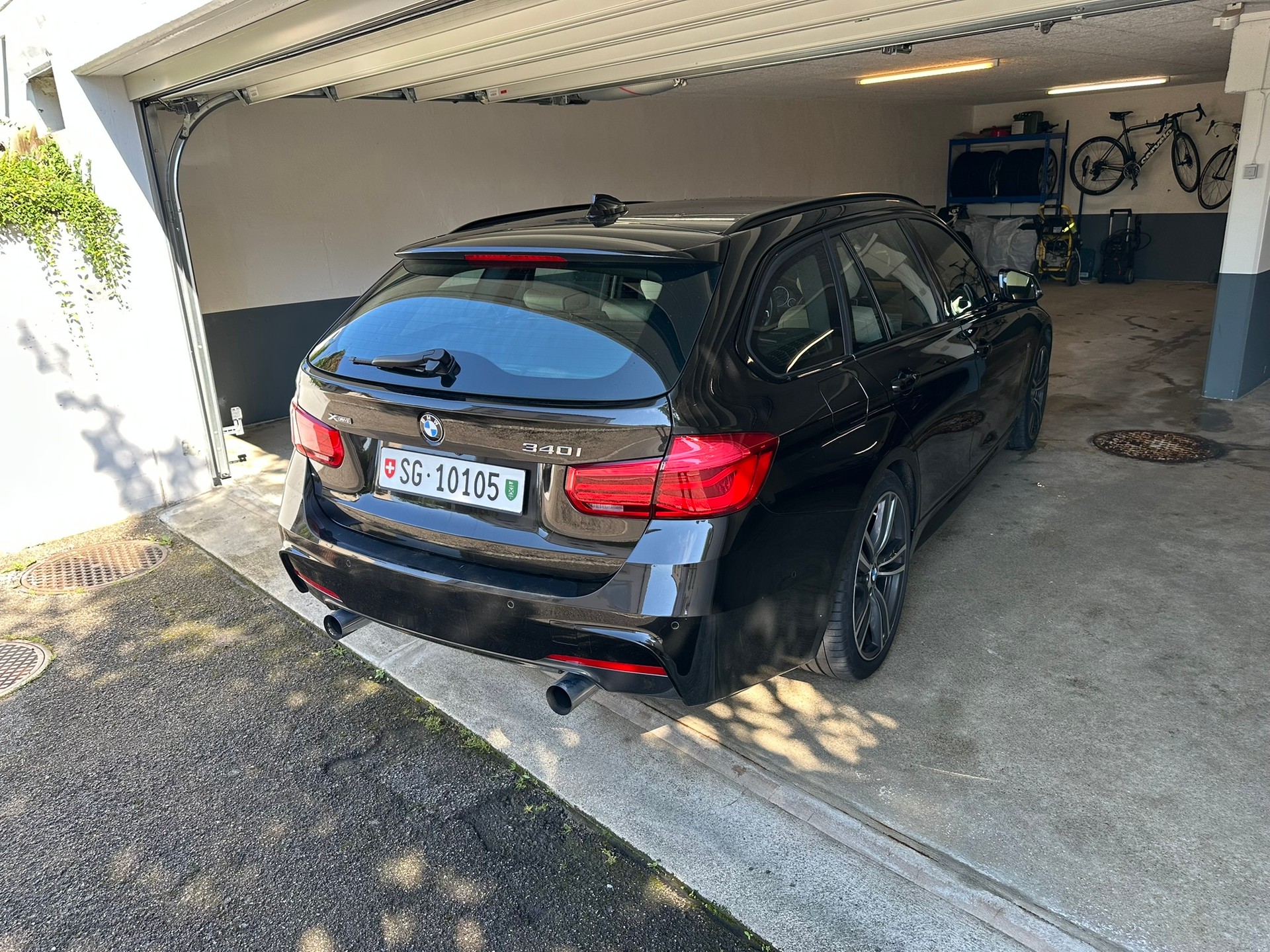 BMW 340i xDrive-image-2