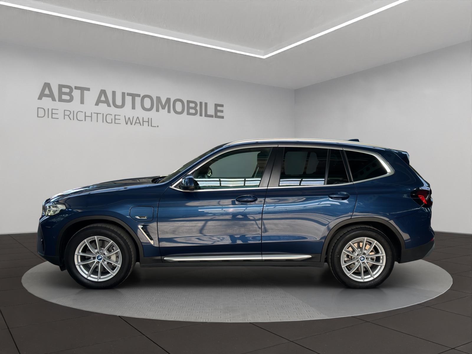 BMW X3 30e xDrive-showroom-element-2