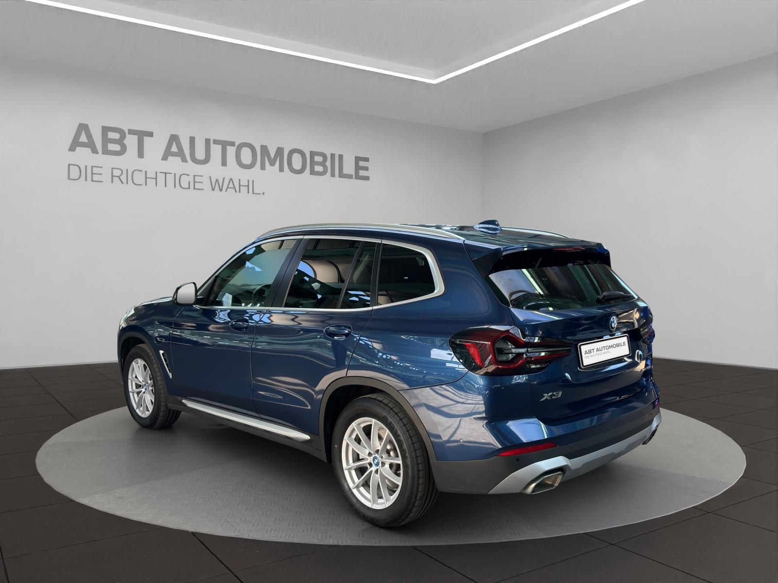 BMW X3 30e xDrive-showroom-element-3