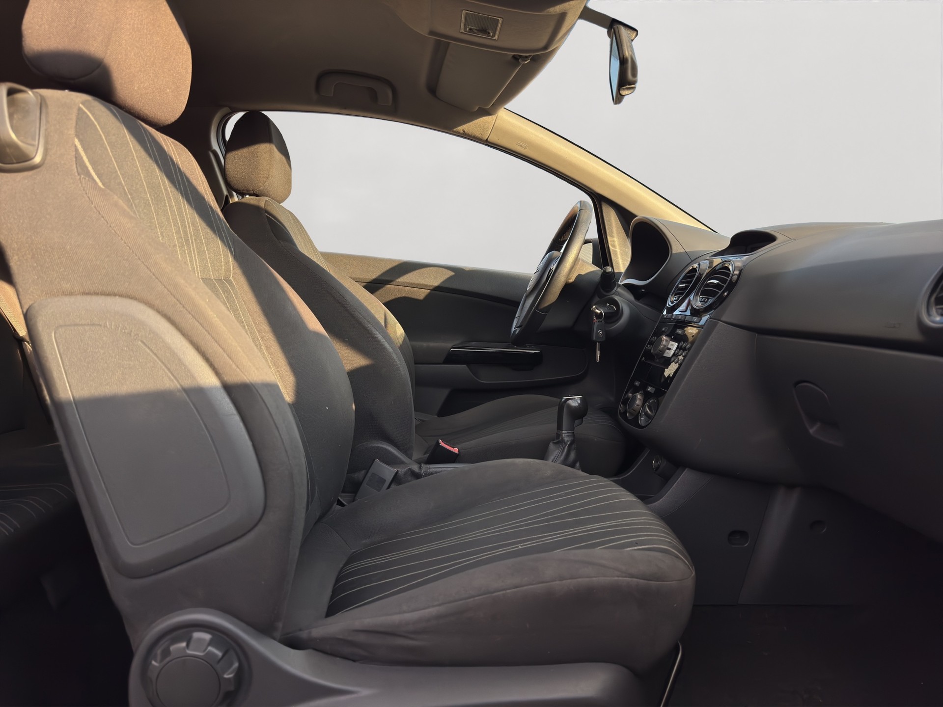 OPEL Corsa 1.4 TP Color Edition-image-9