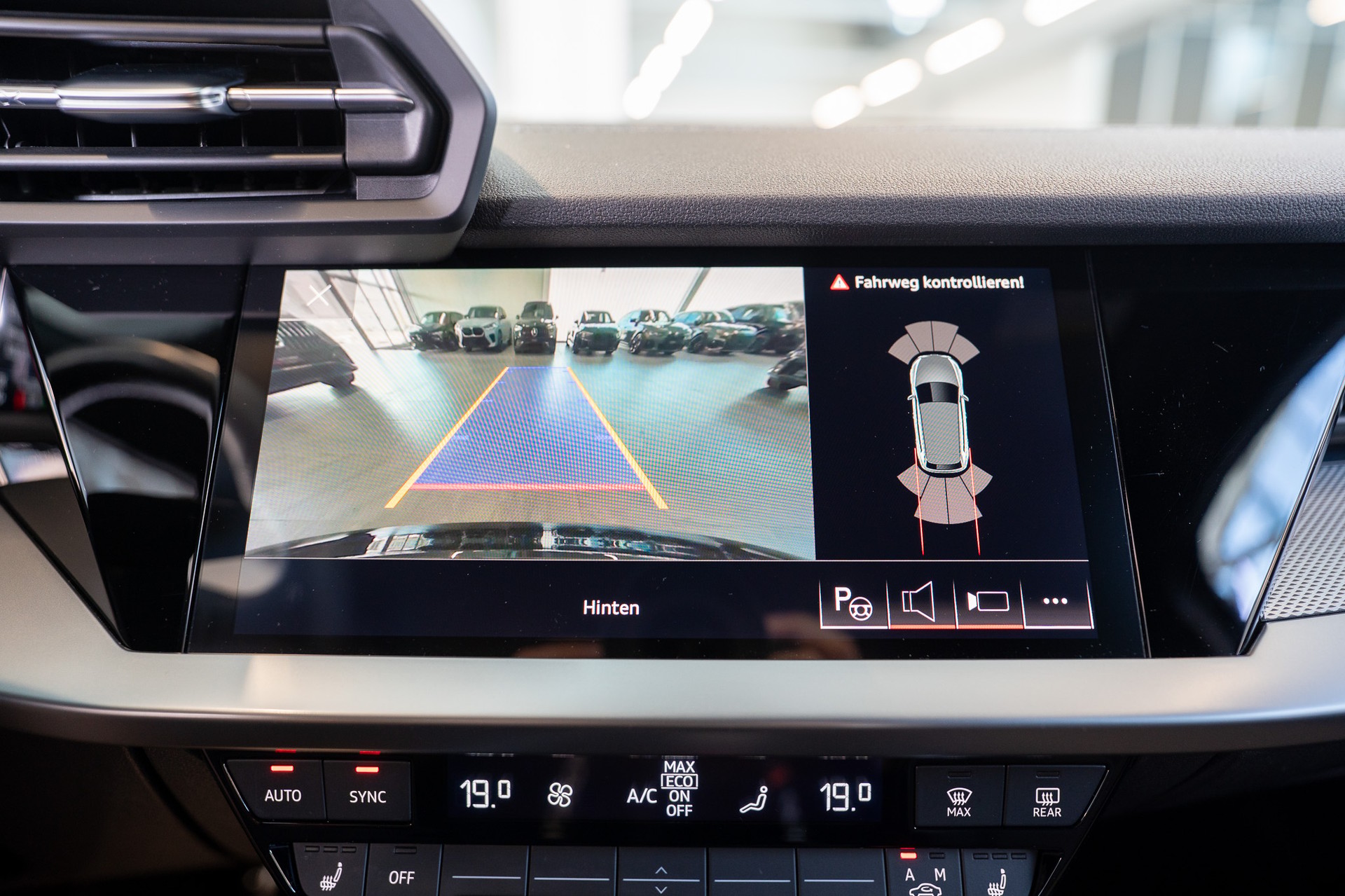 AUDI S3 Sportback 2.0 TFSI quattro S-Tronic / CH-Fahrzeug / Virtual Cockpit / Rückfahrkamera-image-19