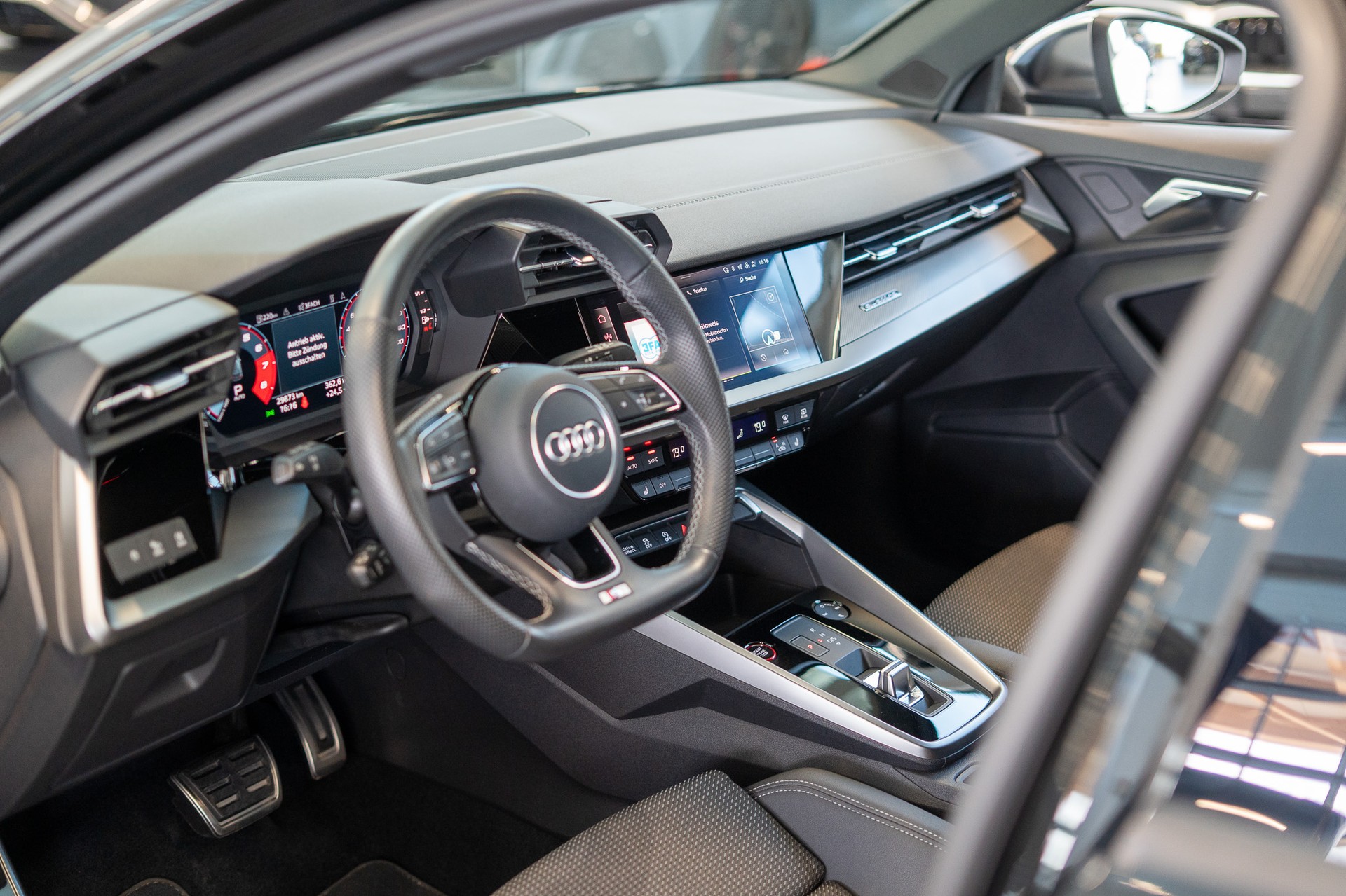 AUDI S3 Sportback 2.0 TFSI quattro S-Tronic / CH-Fahrzeug / Virtual Cockpit / Rückfahrkamera-image-10