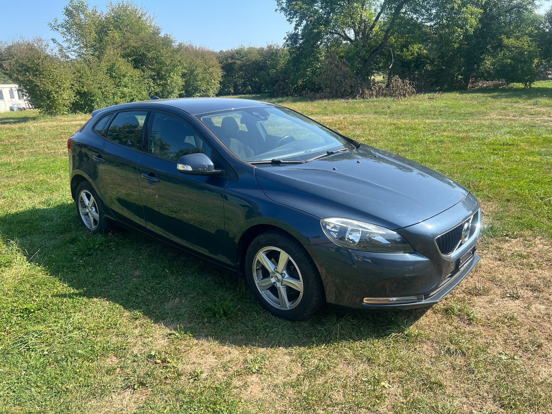 VOLVO V40 D2-image-2