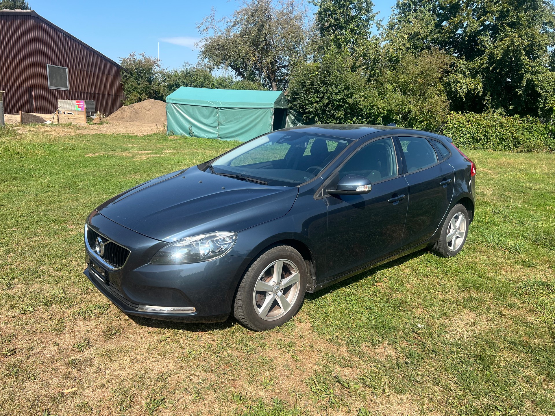 VOLVO V40 D2