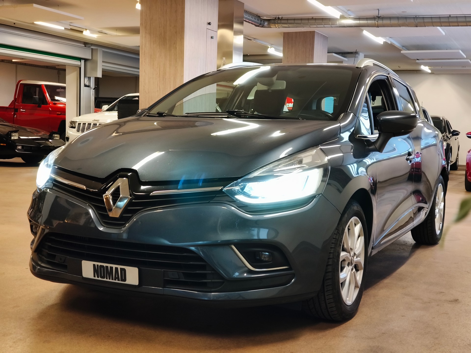 RENAULT Clio Grandtour 1.2 16V T 90th Anniversary EDC