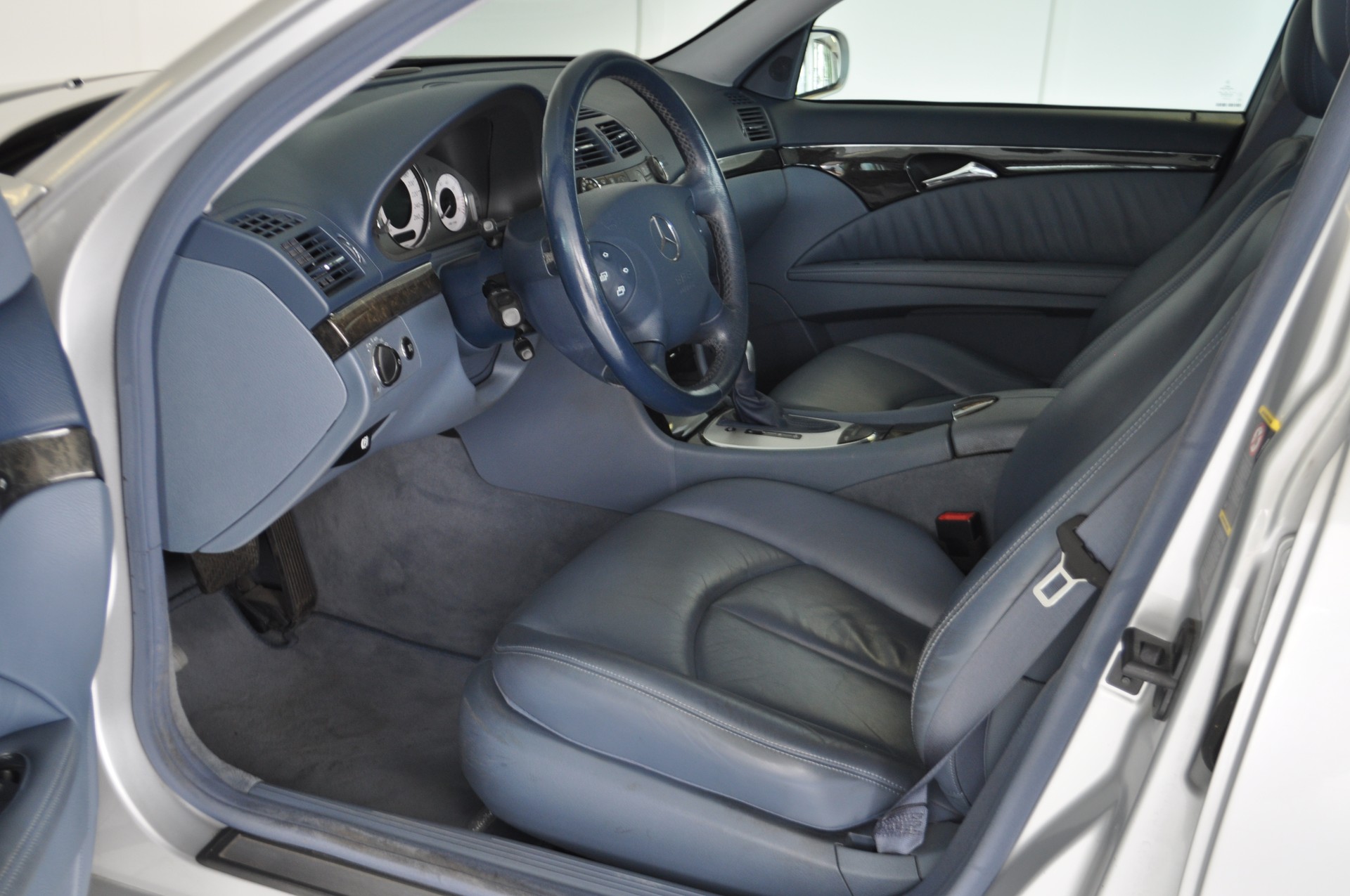 MERCEDES-BENZ E 320 Avantgarde 4Matic Automatic-image-7