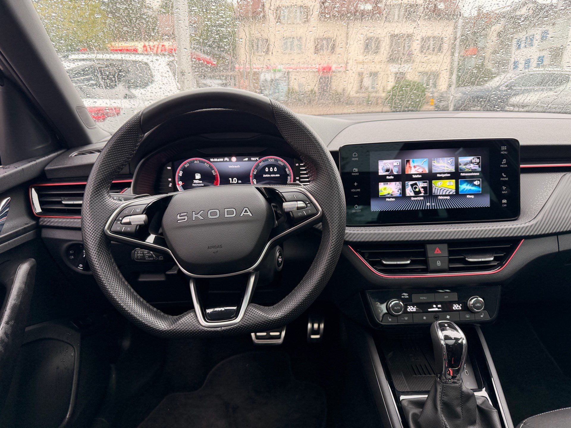 SKODA Kamiq Monte Carlo 150PS *** PANORAMADACH & 5 JAHRE SKODA WERKSGARANTIE ***-image-8
