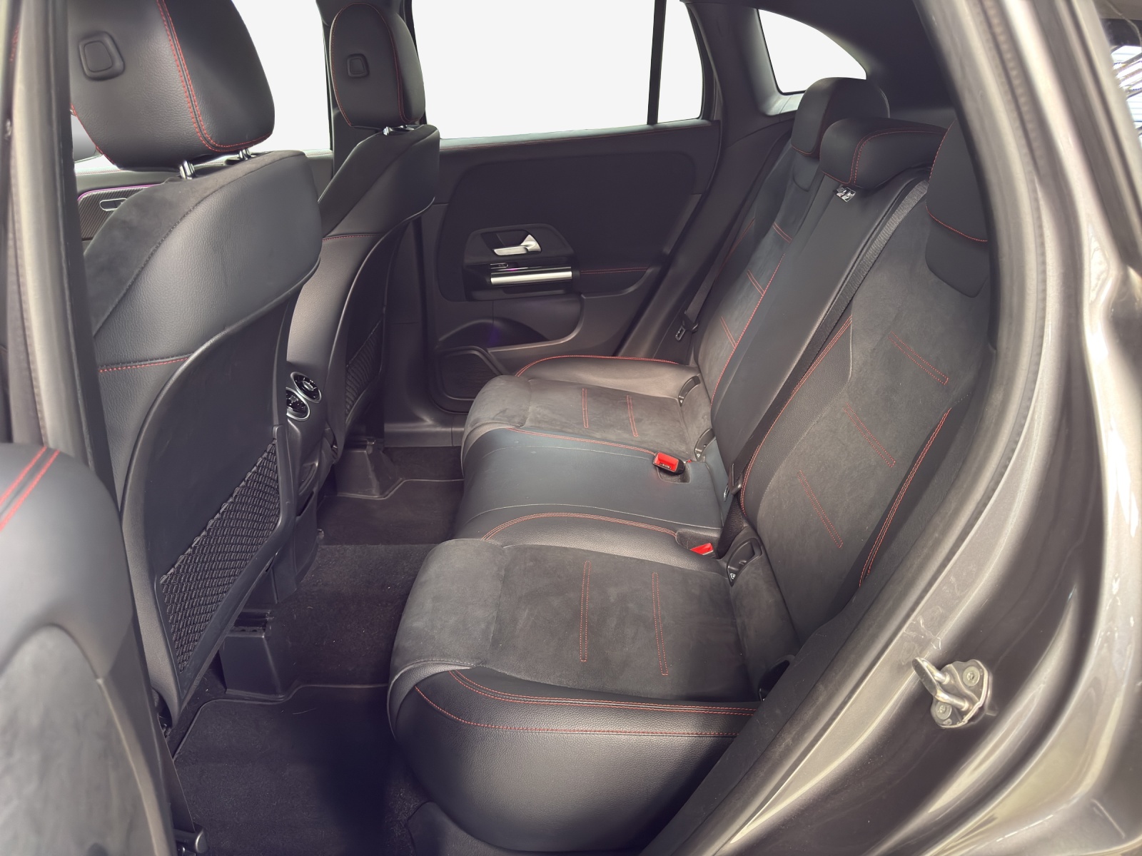 MERCEDES-BENZ GLA 250 4Matic AMG Line 8G-DCT-image-11