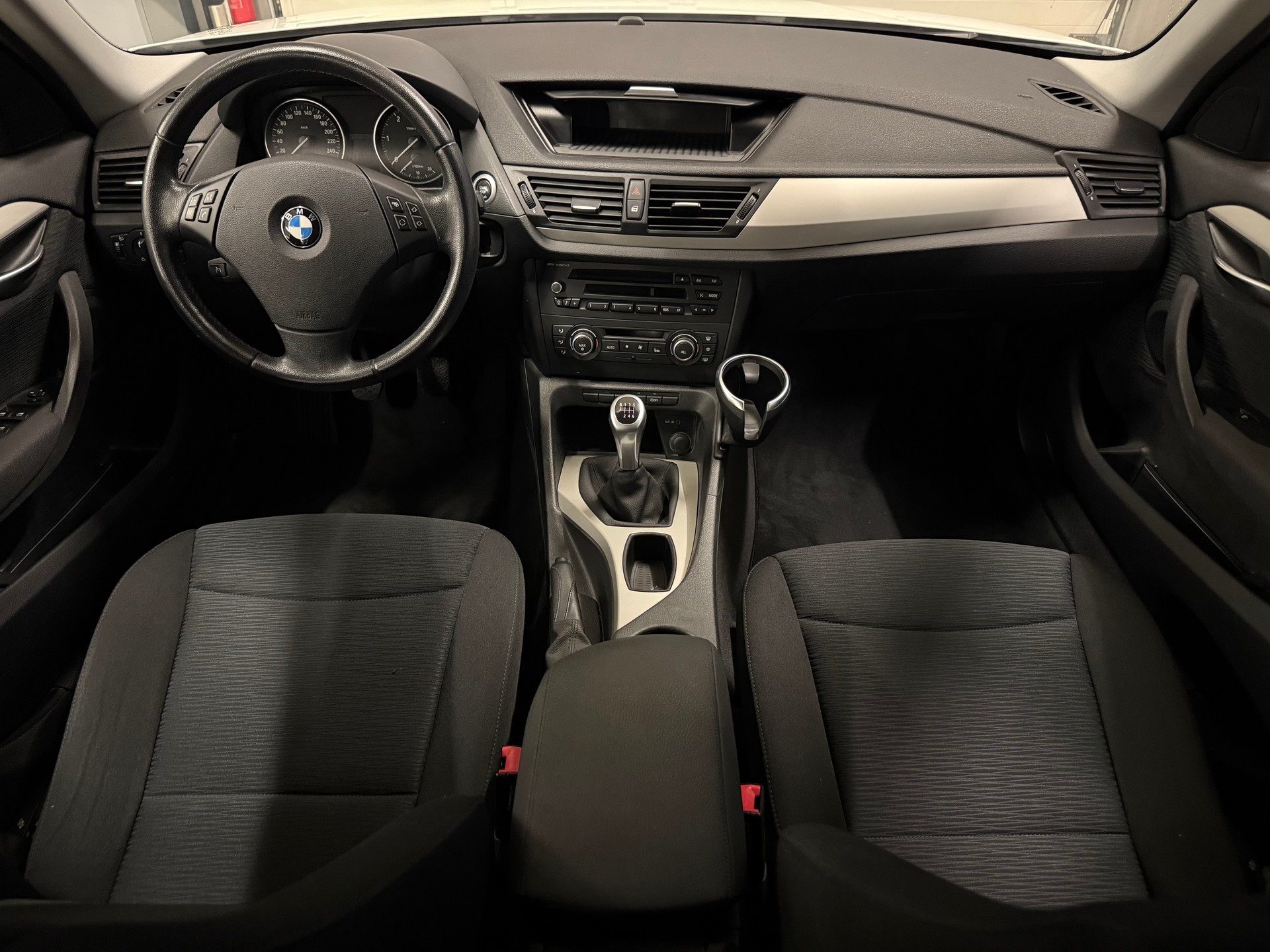 BMW X1 xDrive 18d-image-13