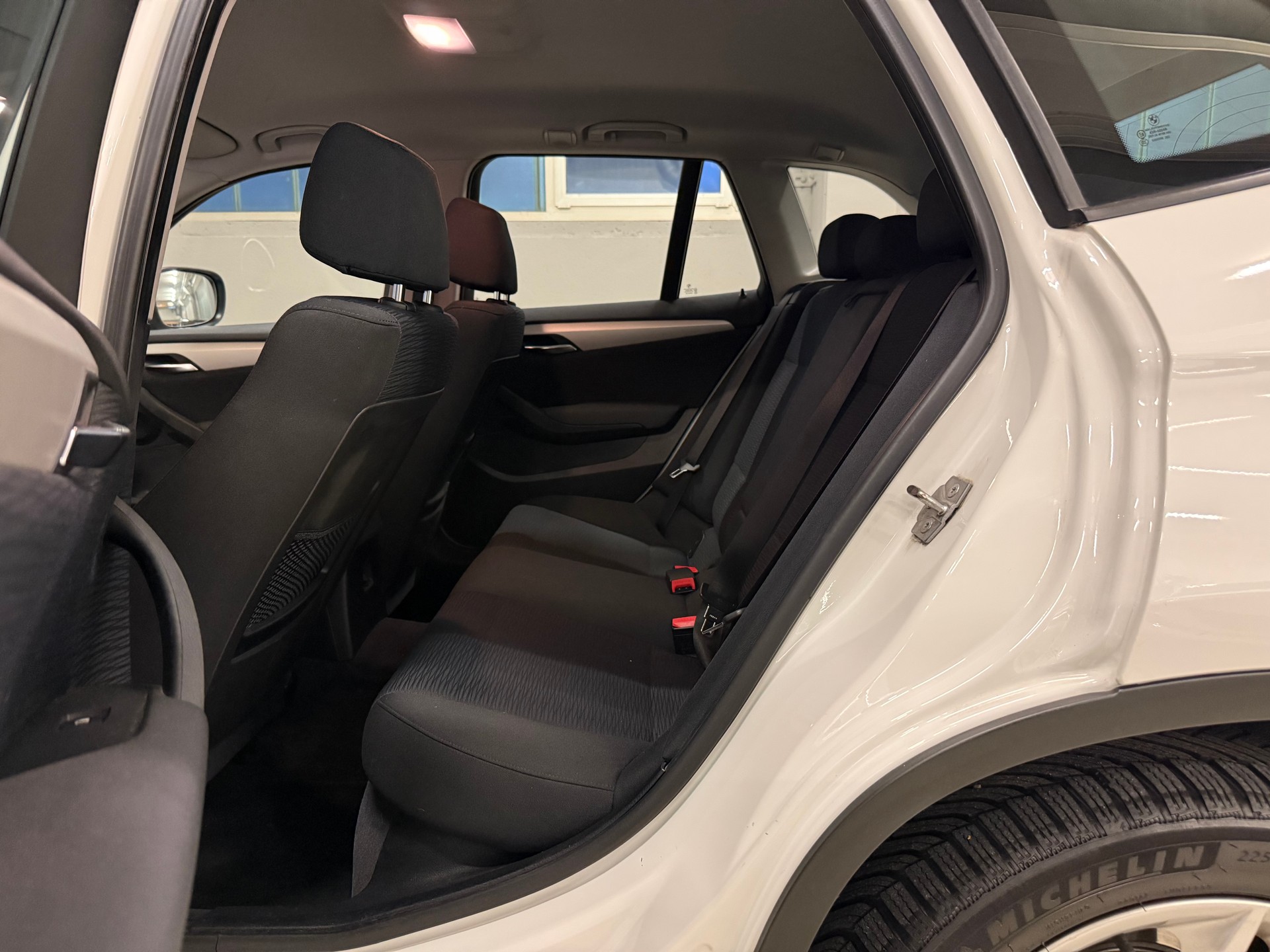 BMW X1 xDrive 18d-image-10