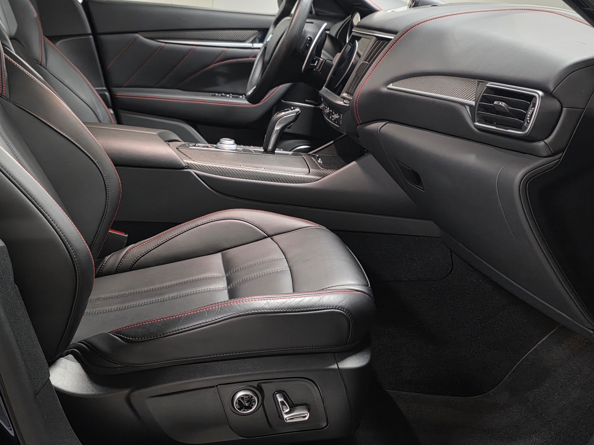 MASERATI Levante 3.0 V6 Modena Automatica-image-12