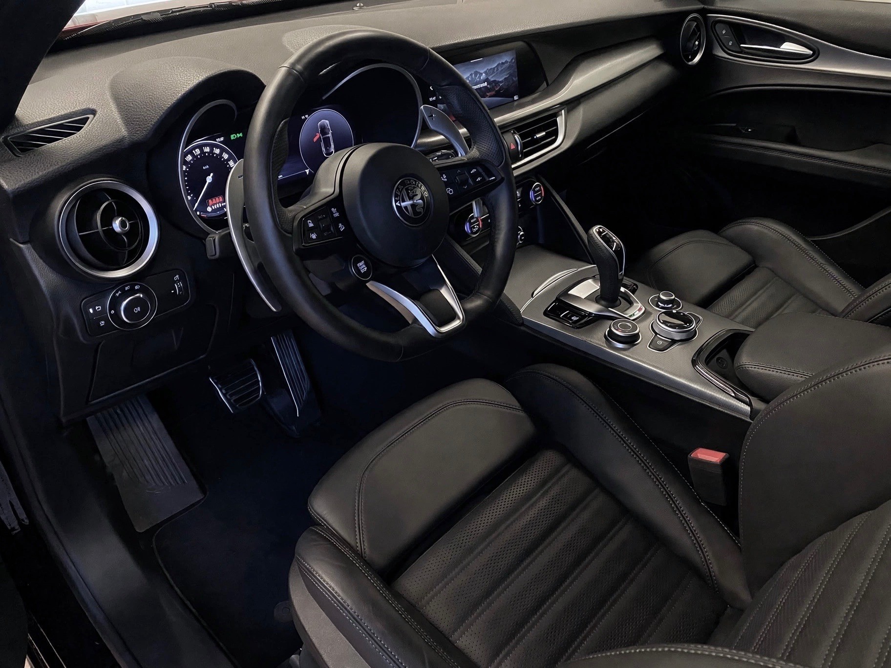 ALFA ROMEO Stelvio 2.0TB *Swiss*Veloce*Q4*Automatica*Facelift*-image-6