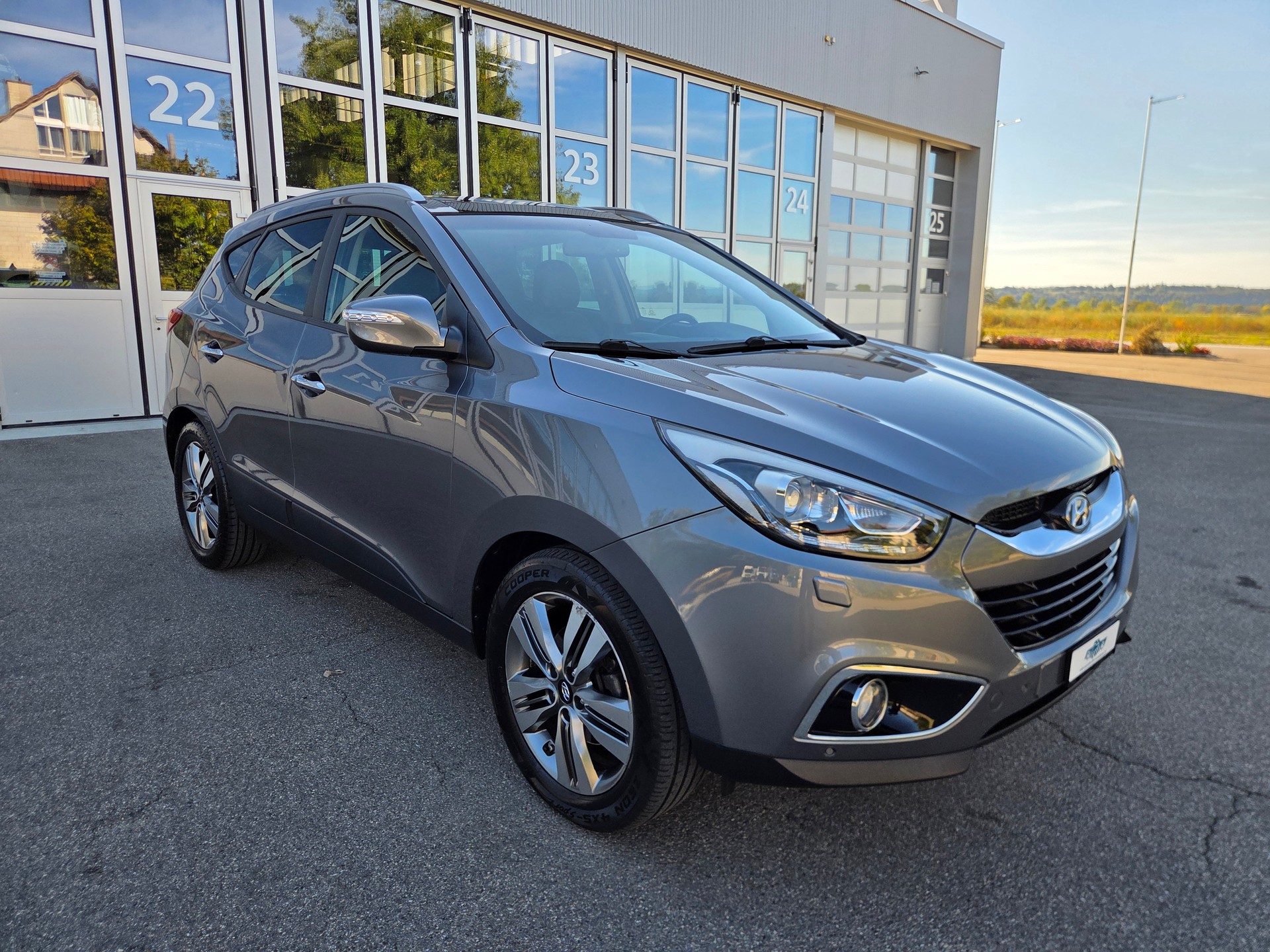 HYUNDAI iX 35 2.0 CRDi Premium 4WD Automatic-showroom-element-2