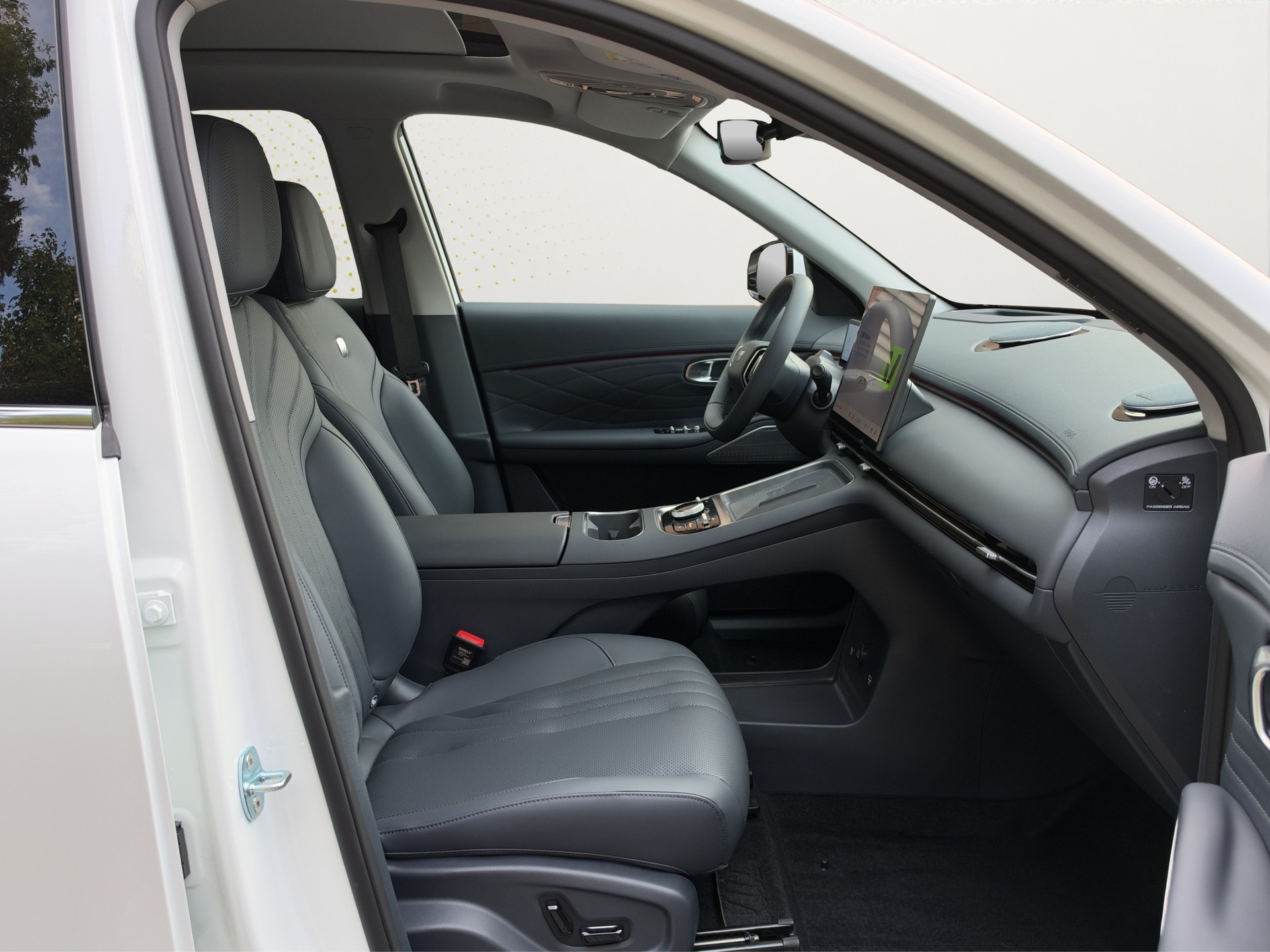 GEELY EM-i Max+ PHEV-image-12