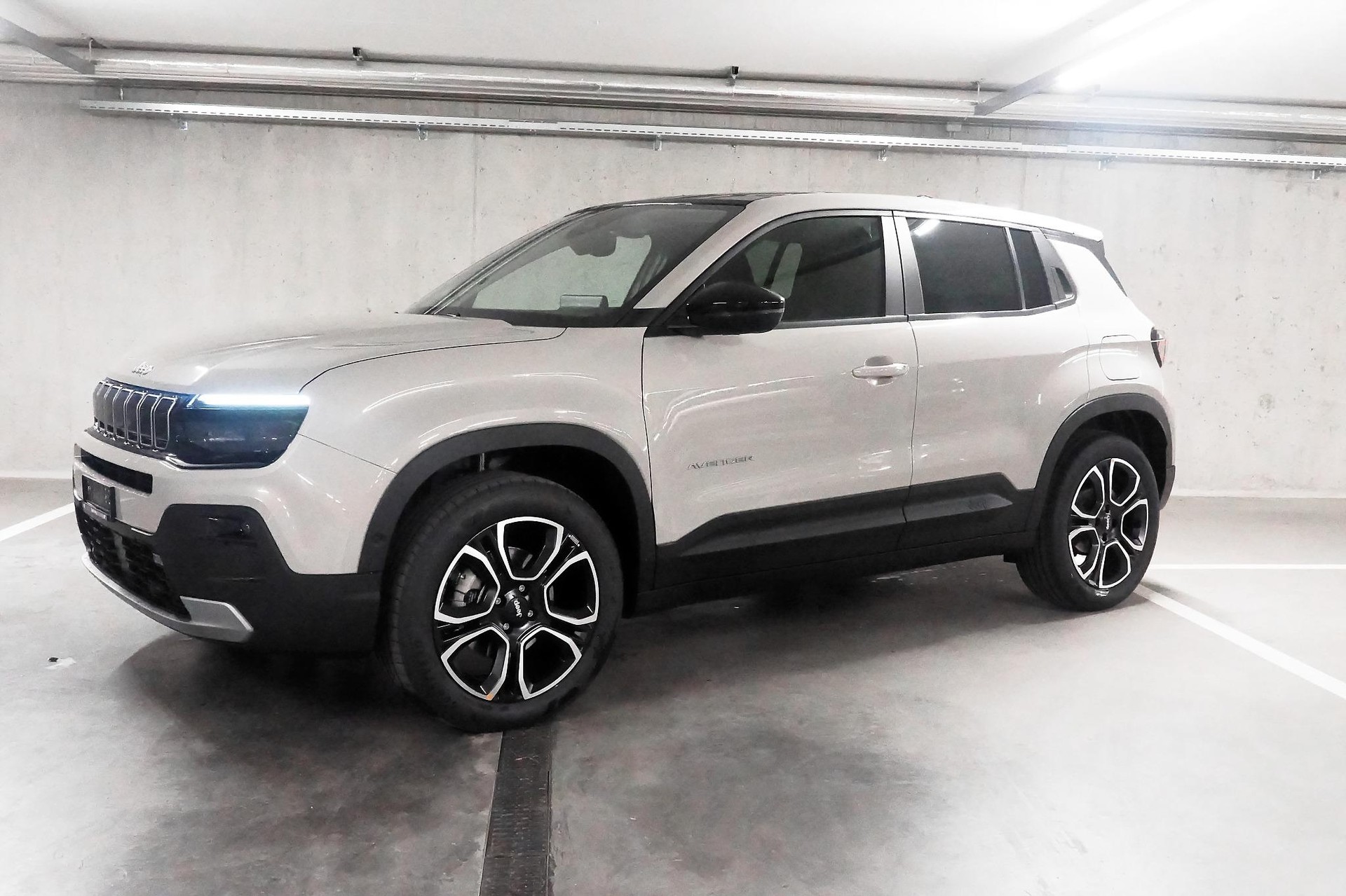 JEEP Avenger 1.2 MHEV Swiss Altitude-showroom-element-1