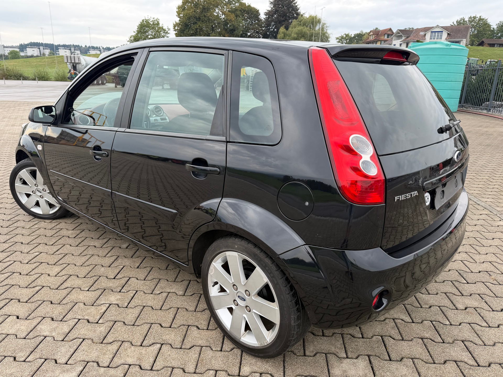 FORD Fiesta 1.4 16V Trend-image-3