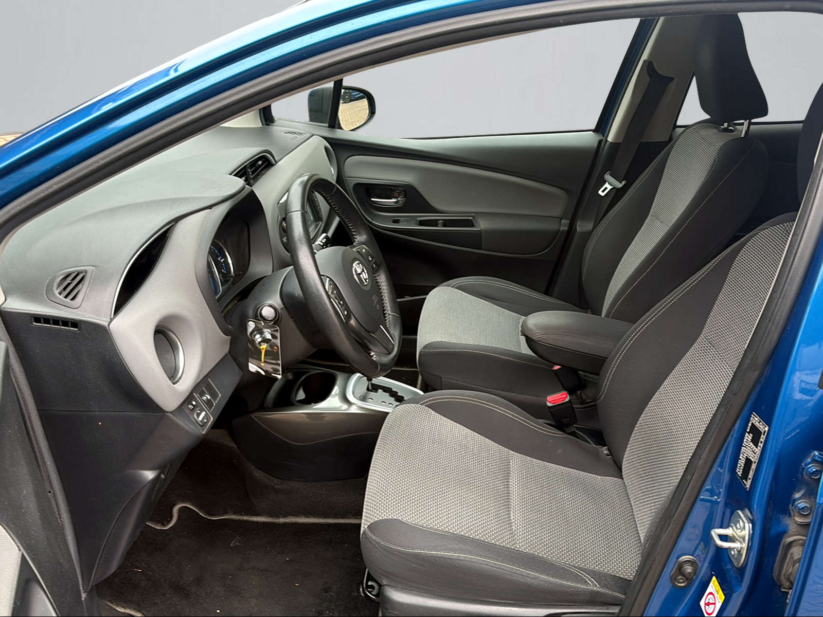 TOYOTA Yaris 1.5 VVT-i Hybrid Trend e-CVT-image-4