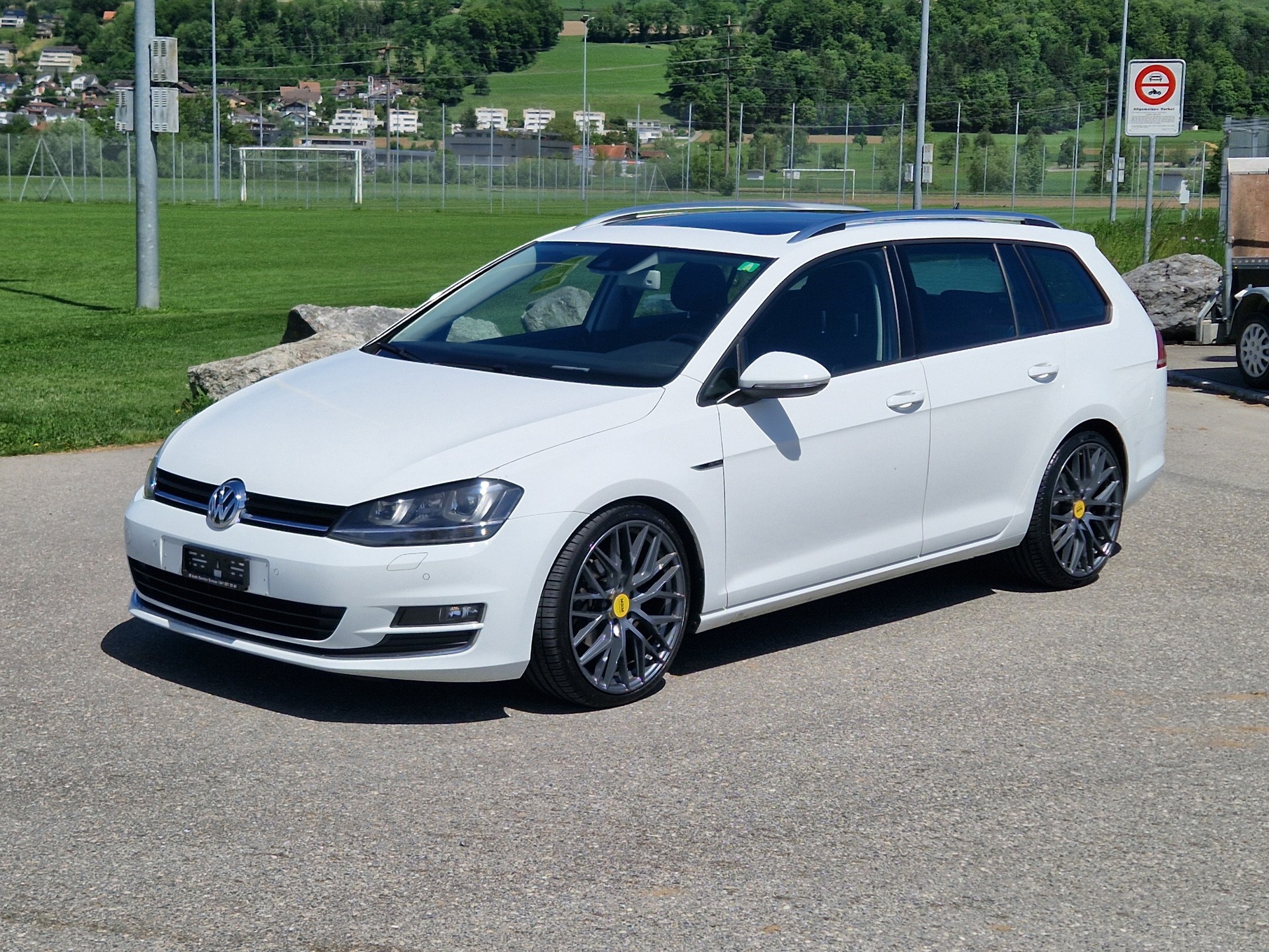 VW Golf 2.0 TDI Lounge-image-1